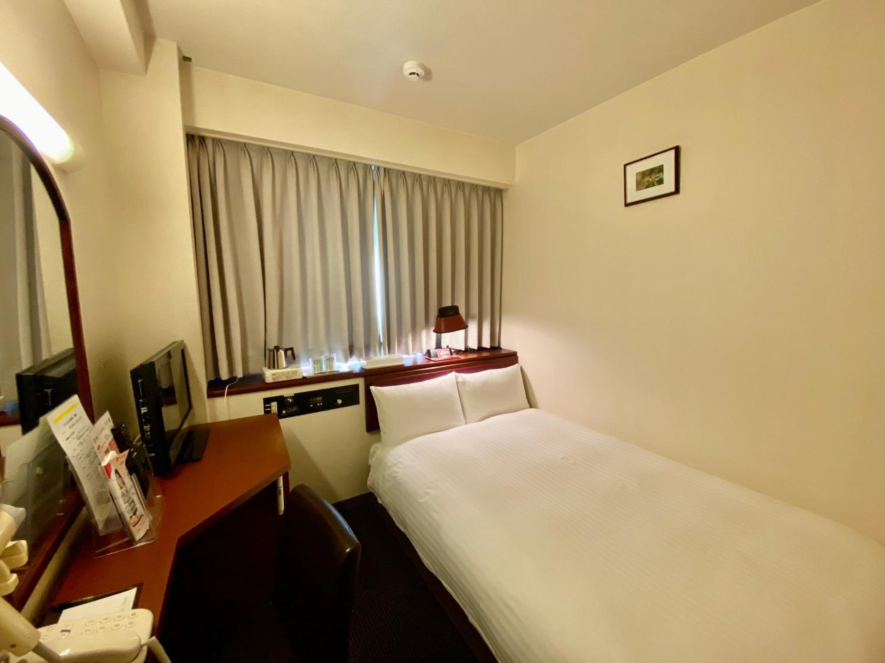 Double Room with Small Double Bed - Smoking - Photo 1