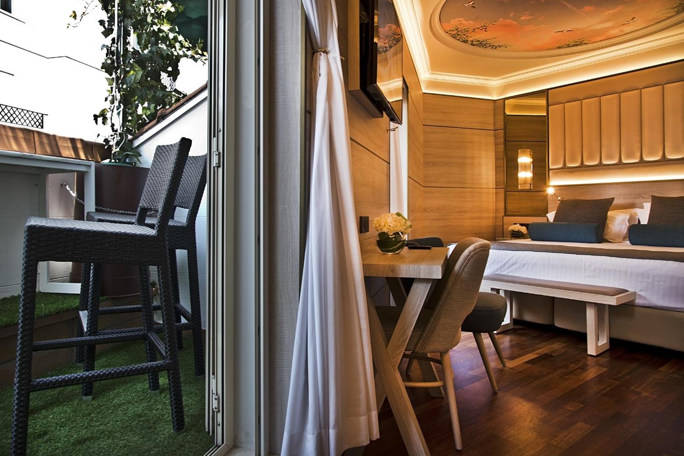 Superior Double or Twin Room with Terrace thumbnail 6