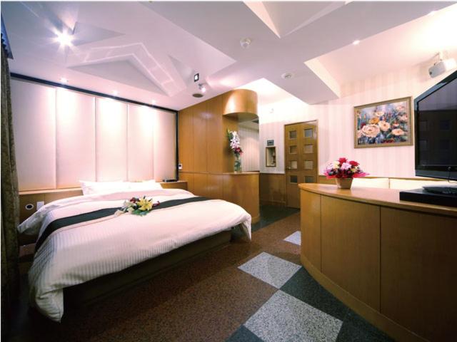 Standard King Room photo 3