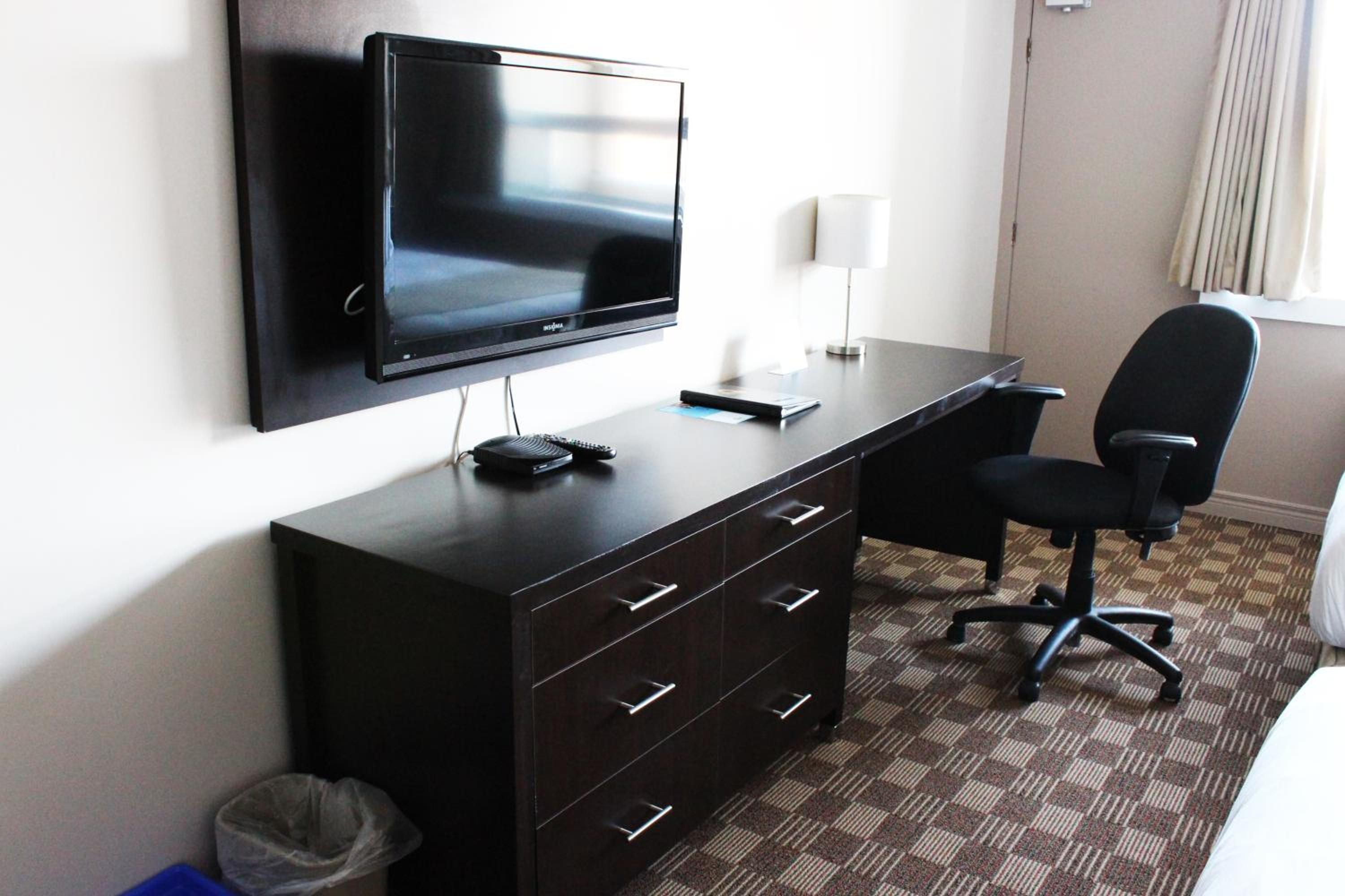 Junior King Suite - Non-Smoking - Photo 4