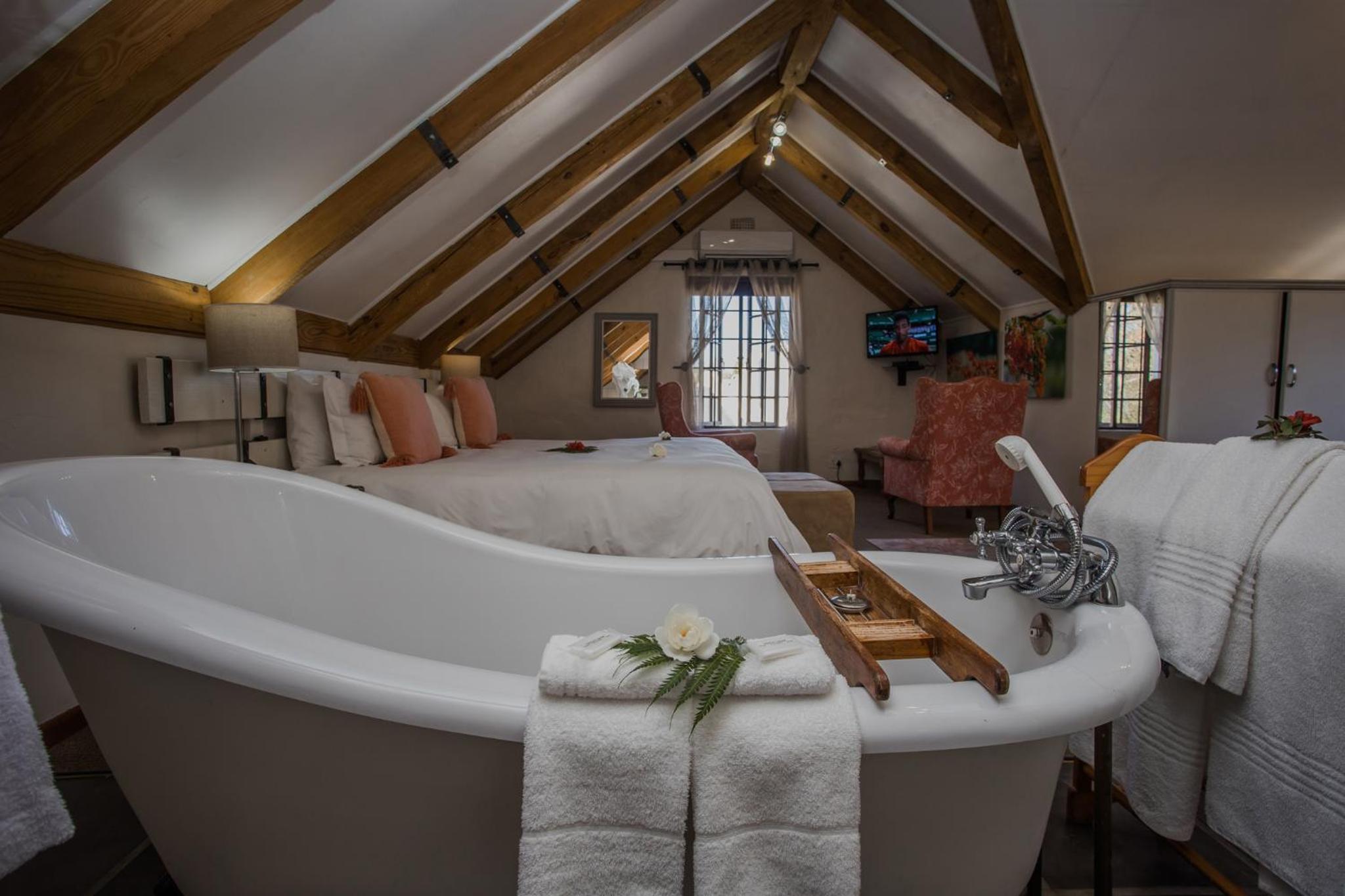 Luxury Loft Room with Stairs (Barn Owl) - Photo 5