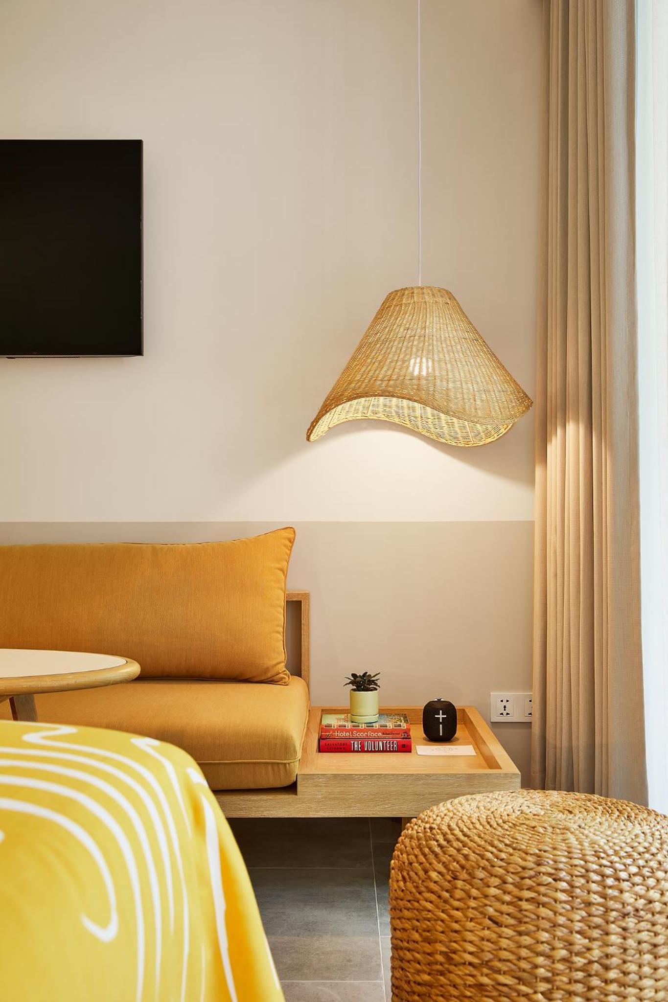 Standard King Room - Photo 9