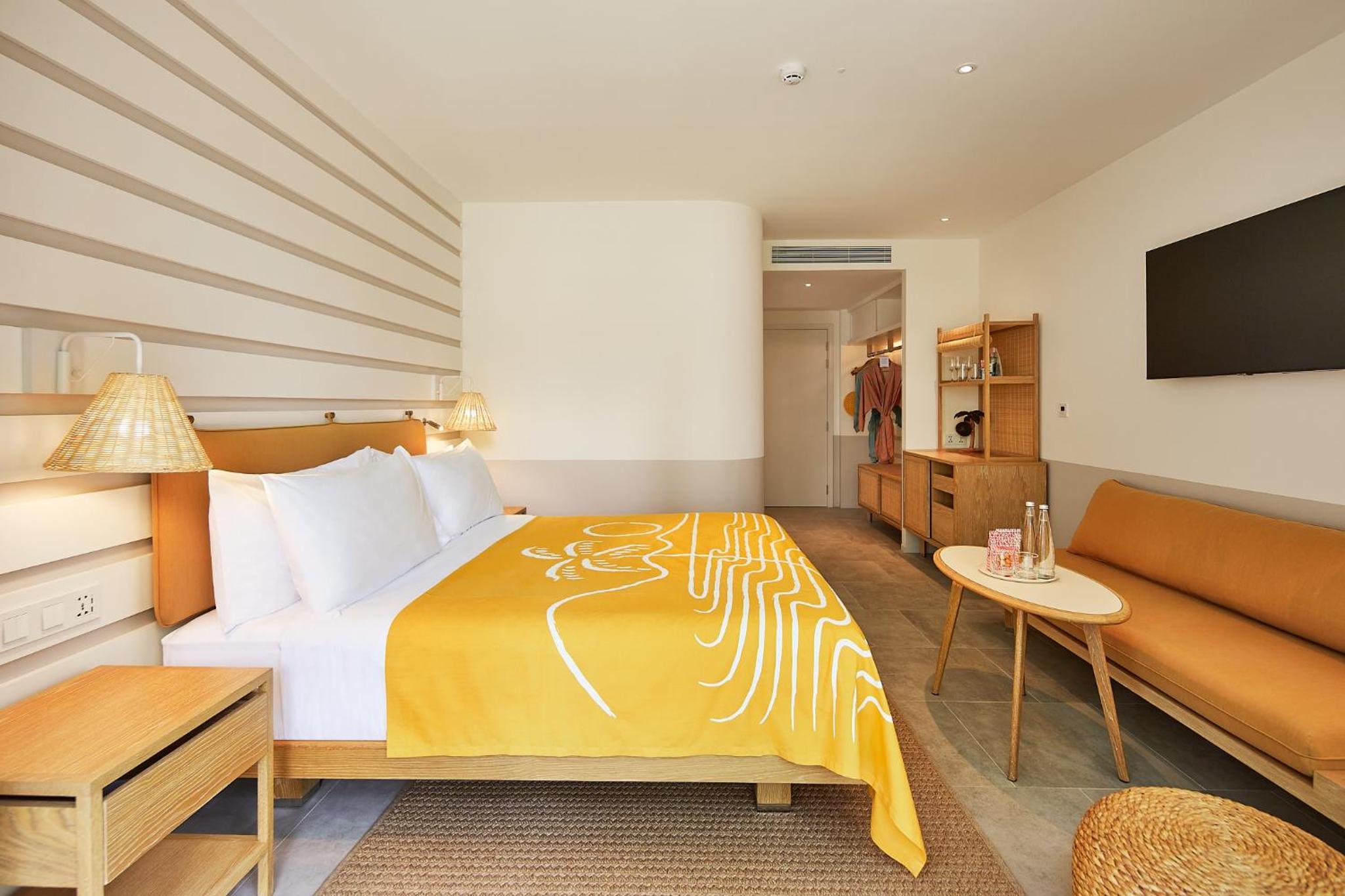 Standard King Room - Photo 10