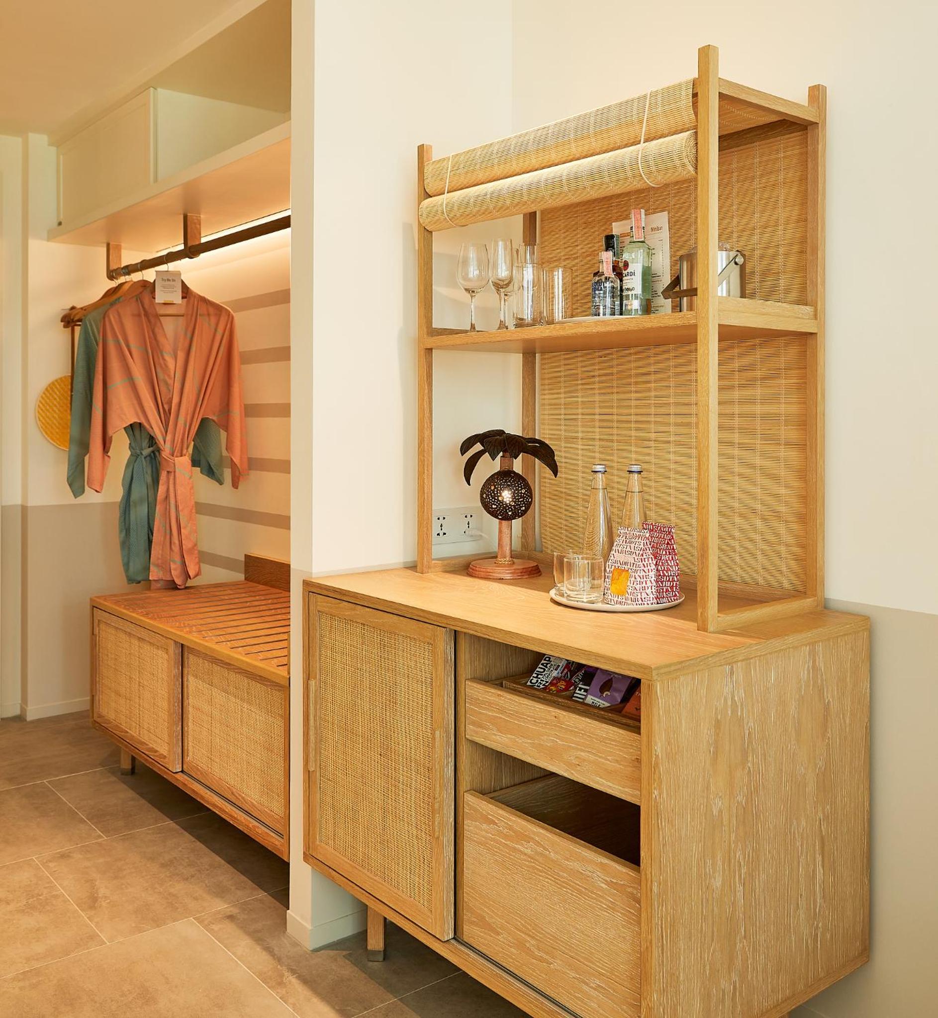 Standard King Room - Photo 6