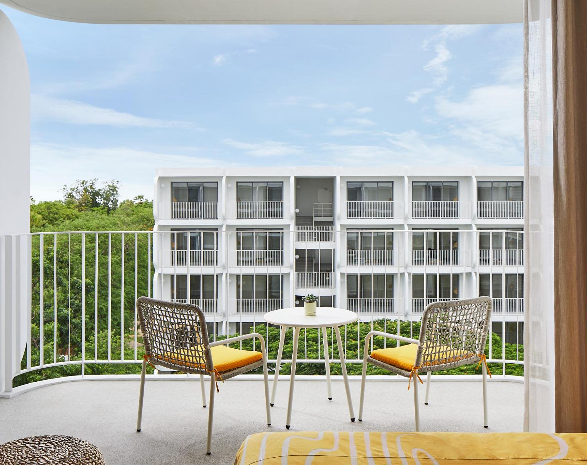 Deluxe King, High Floor - Photo 2