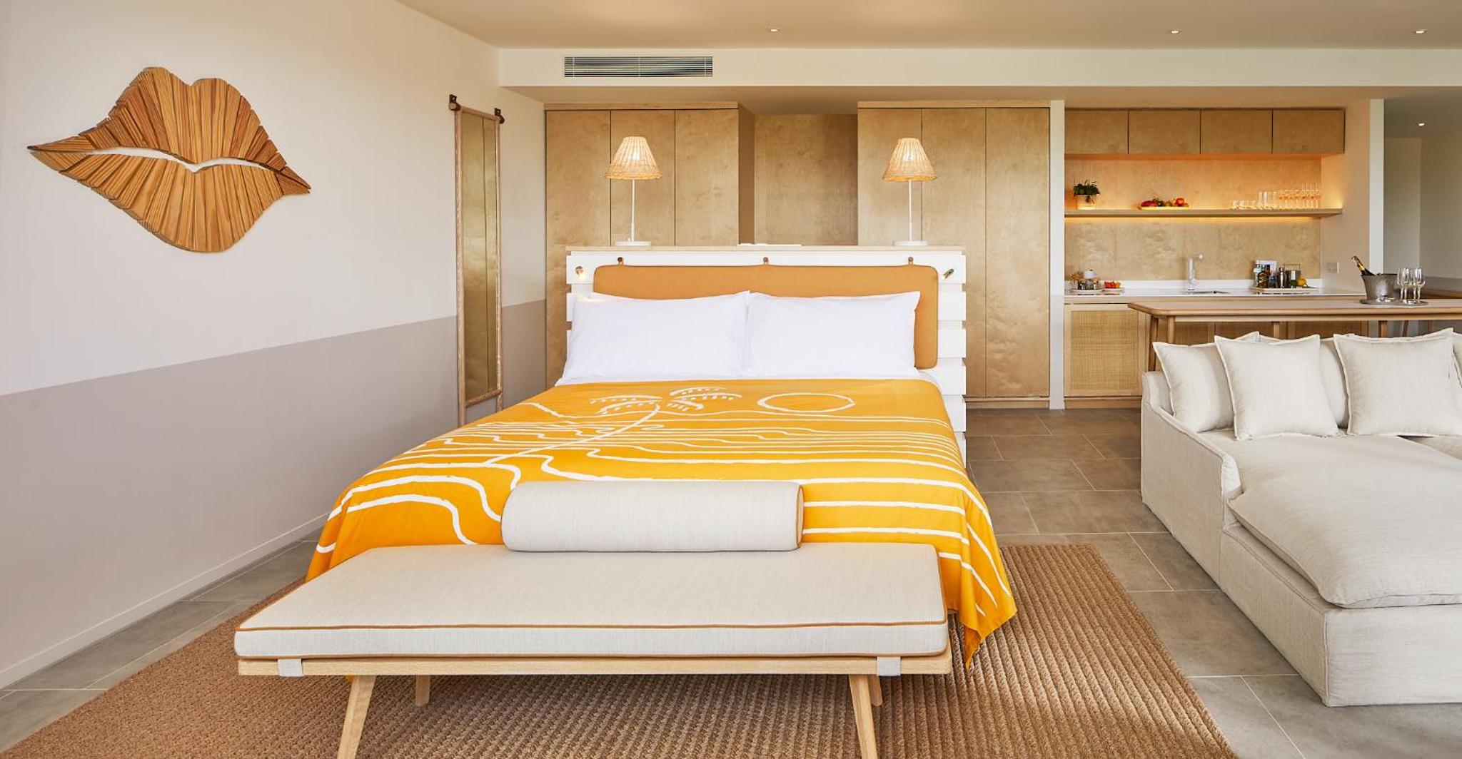 Deluxe Studio Suite with Balcony - Photo 1