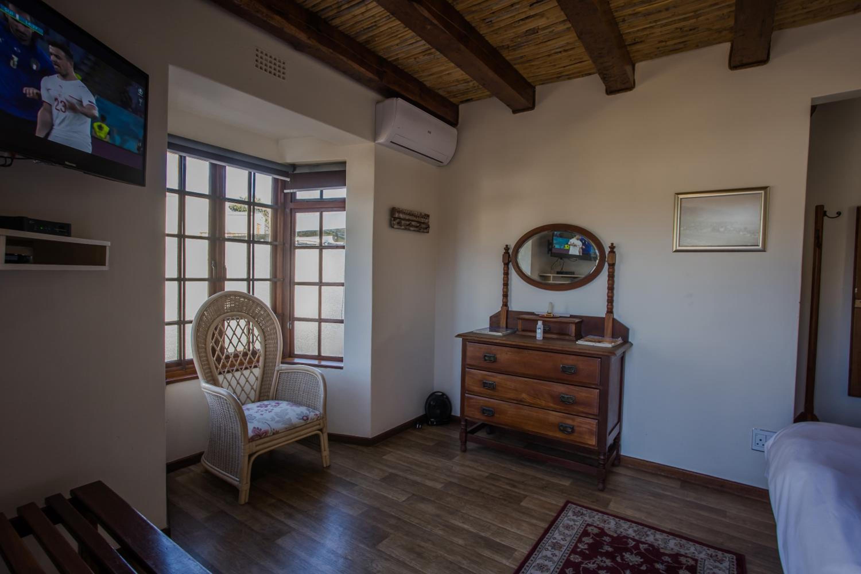 Budget Double or Twin Room with Street View (Hadida) - Photo 4
