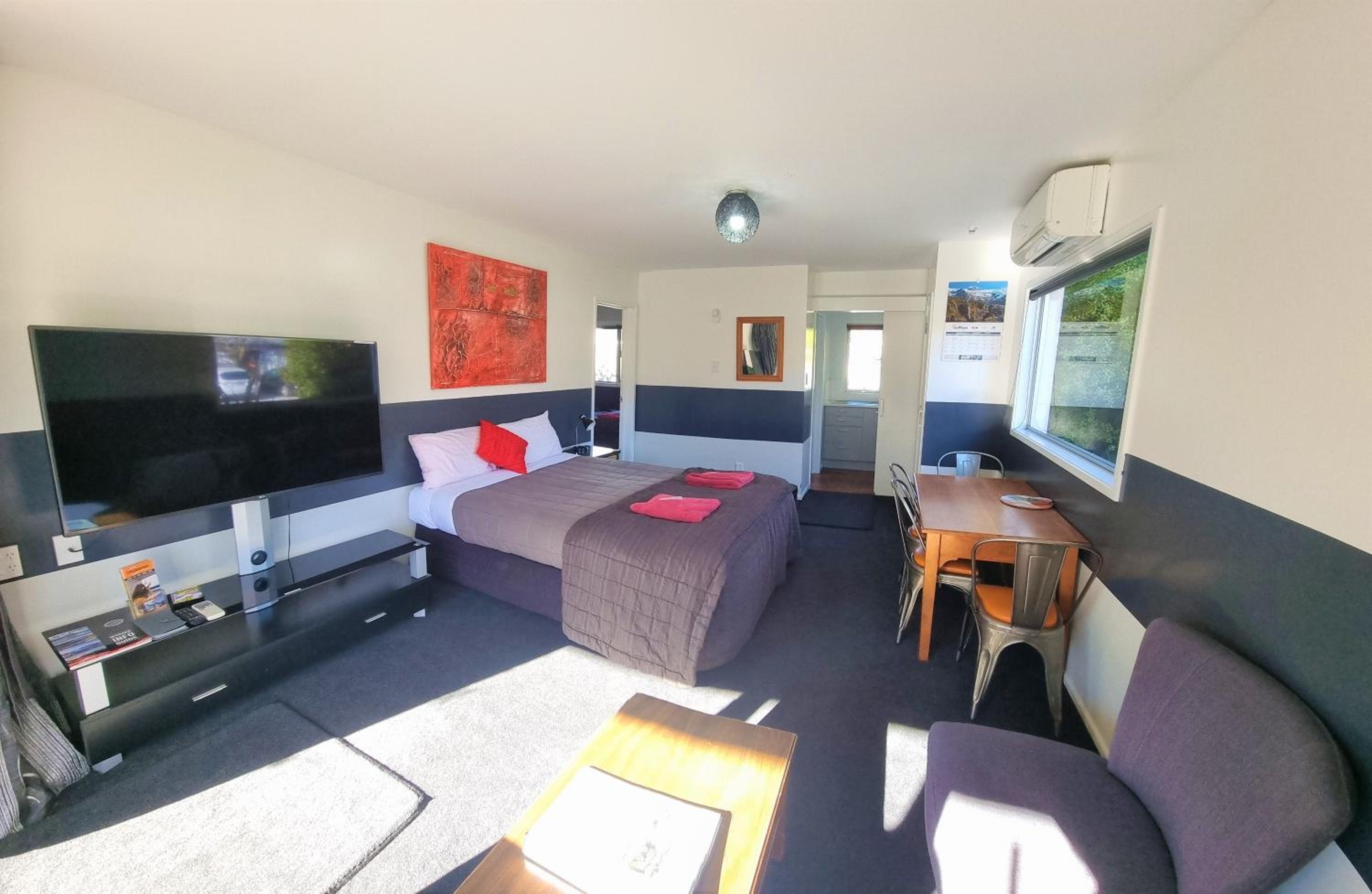 1 Bedroom Superior Apartment (Sleeps 5) 