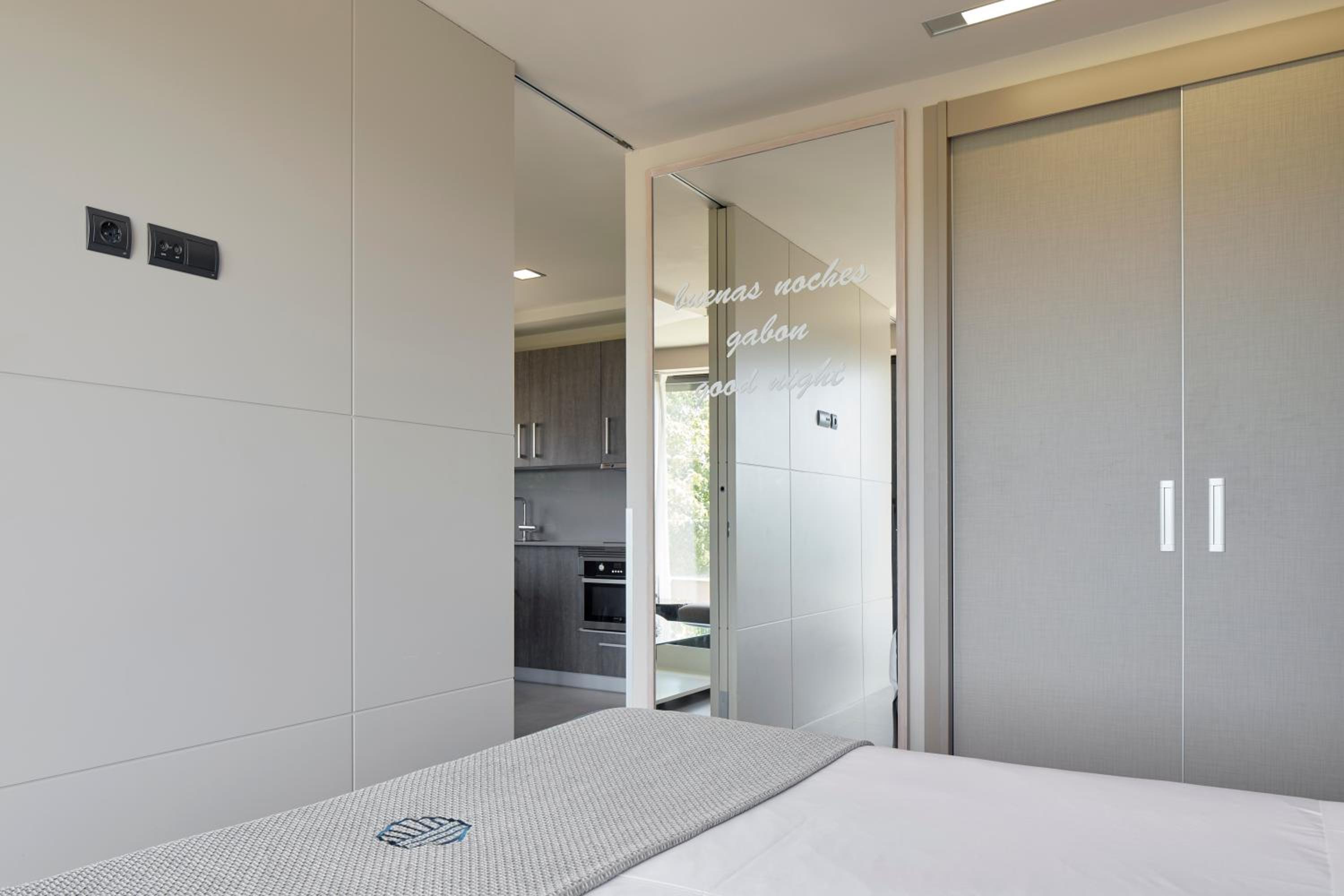 Apartamento de Dos Habitaciones con Terraza