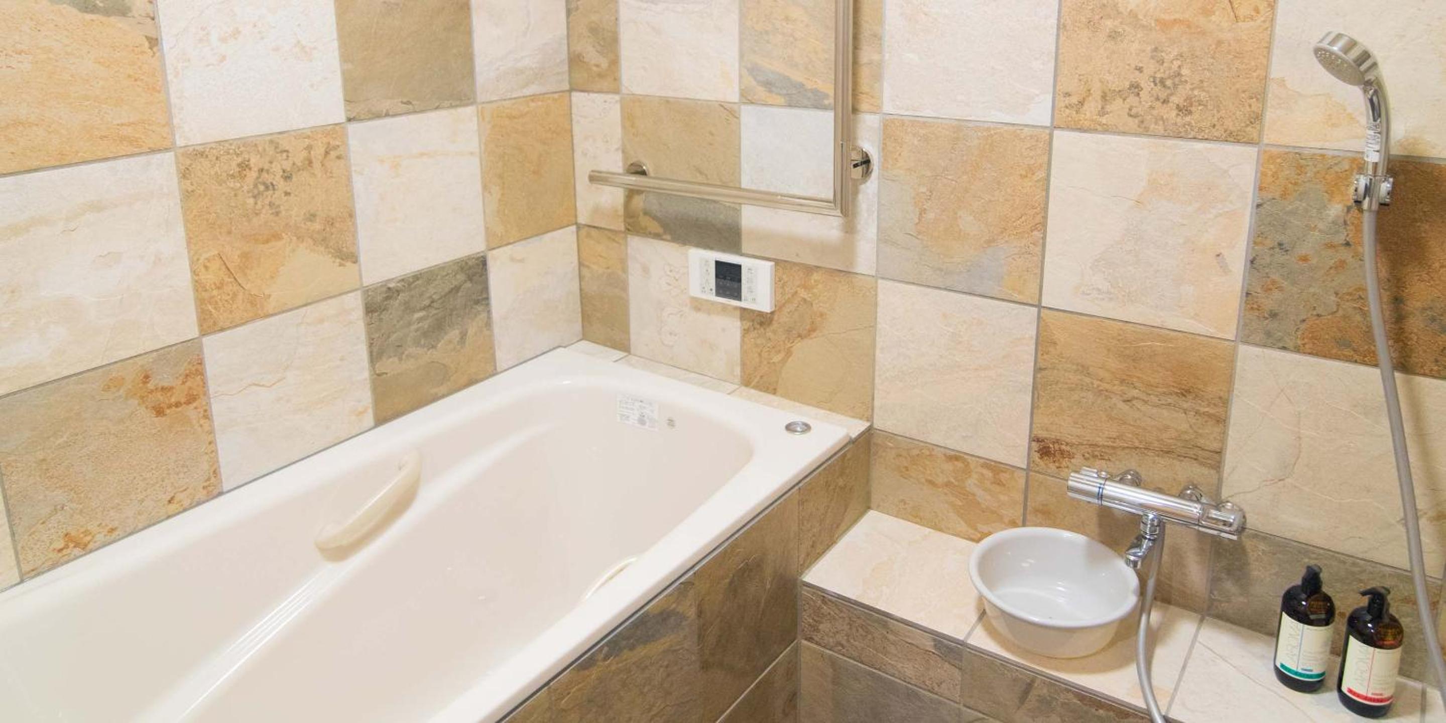 Family Room with Private Bathroom photo 2