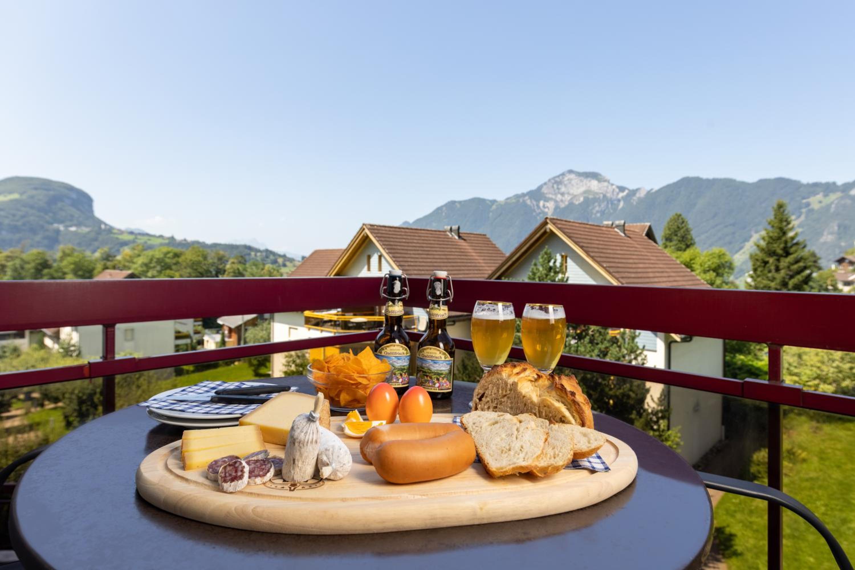 Apartment with Mountain View photo 3