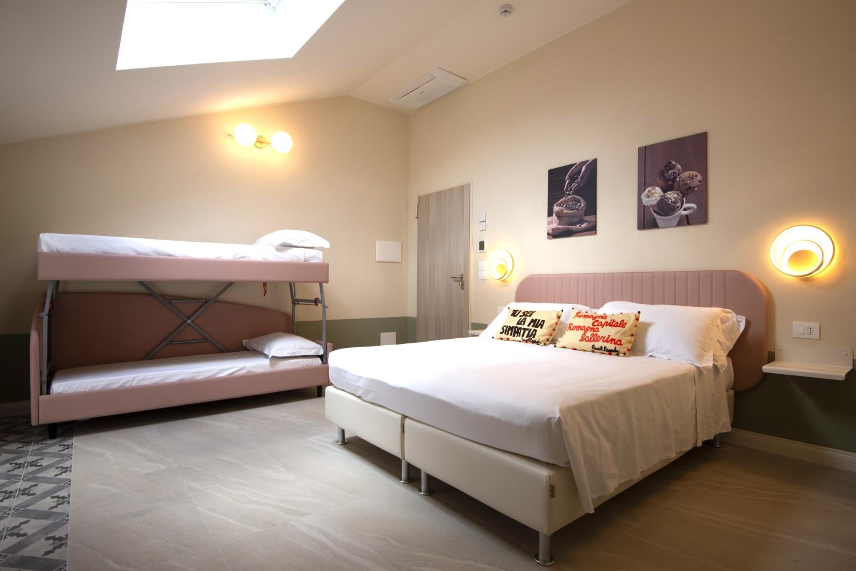 Deluxe Family Room - Photo 2