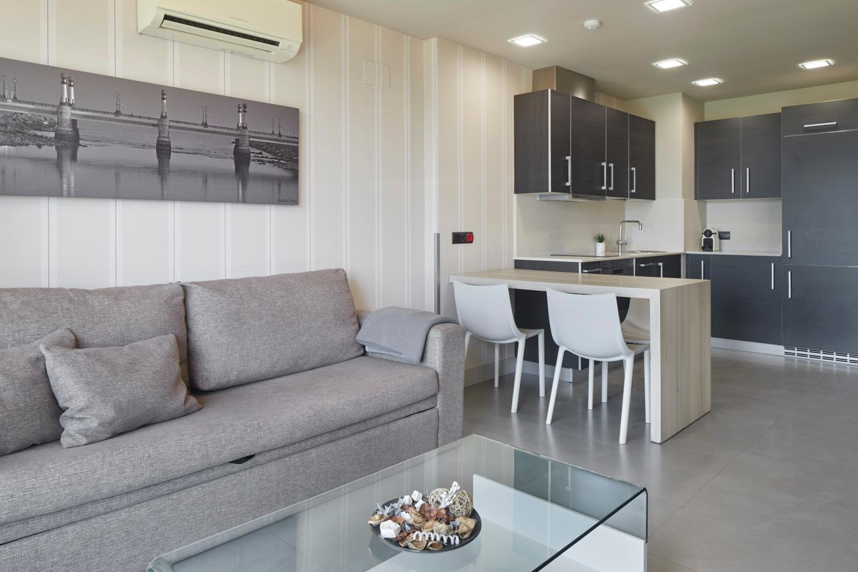 One-Bedroom Apartment with Balcony photo 2