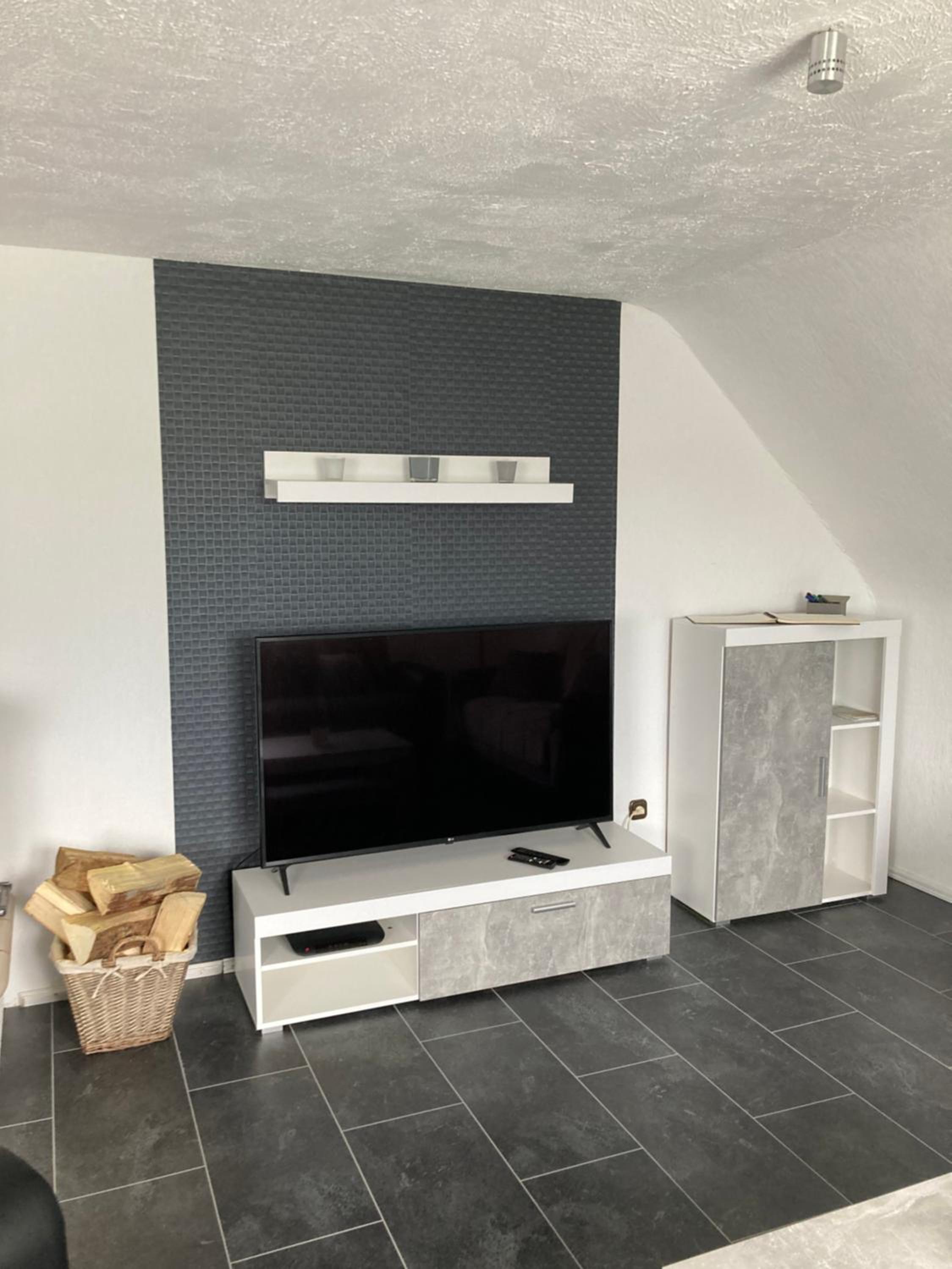 Three-Bedroom Apartment - Photo 7
