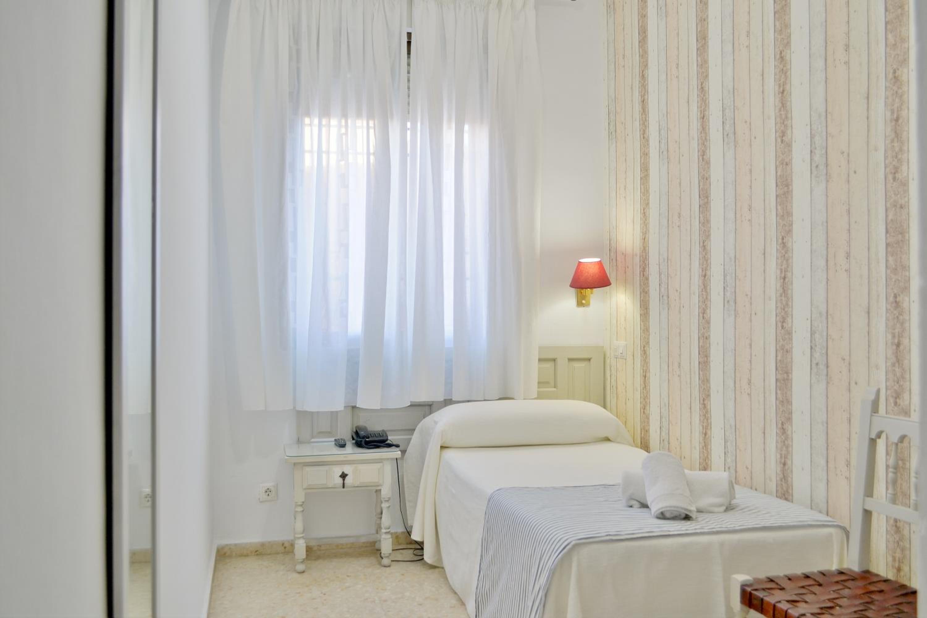 Single Room photo 2