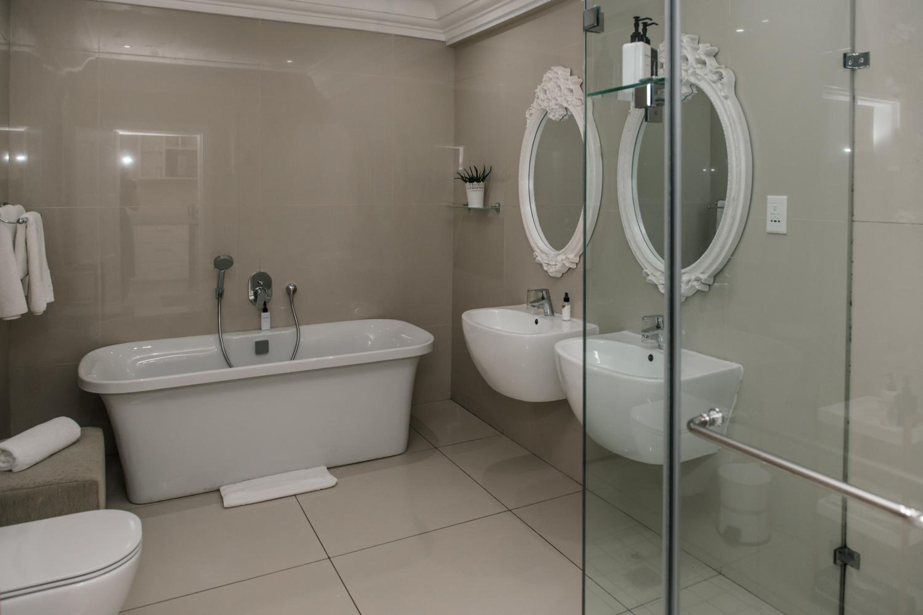 Suite with Garden View photo 3