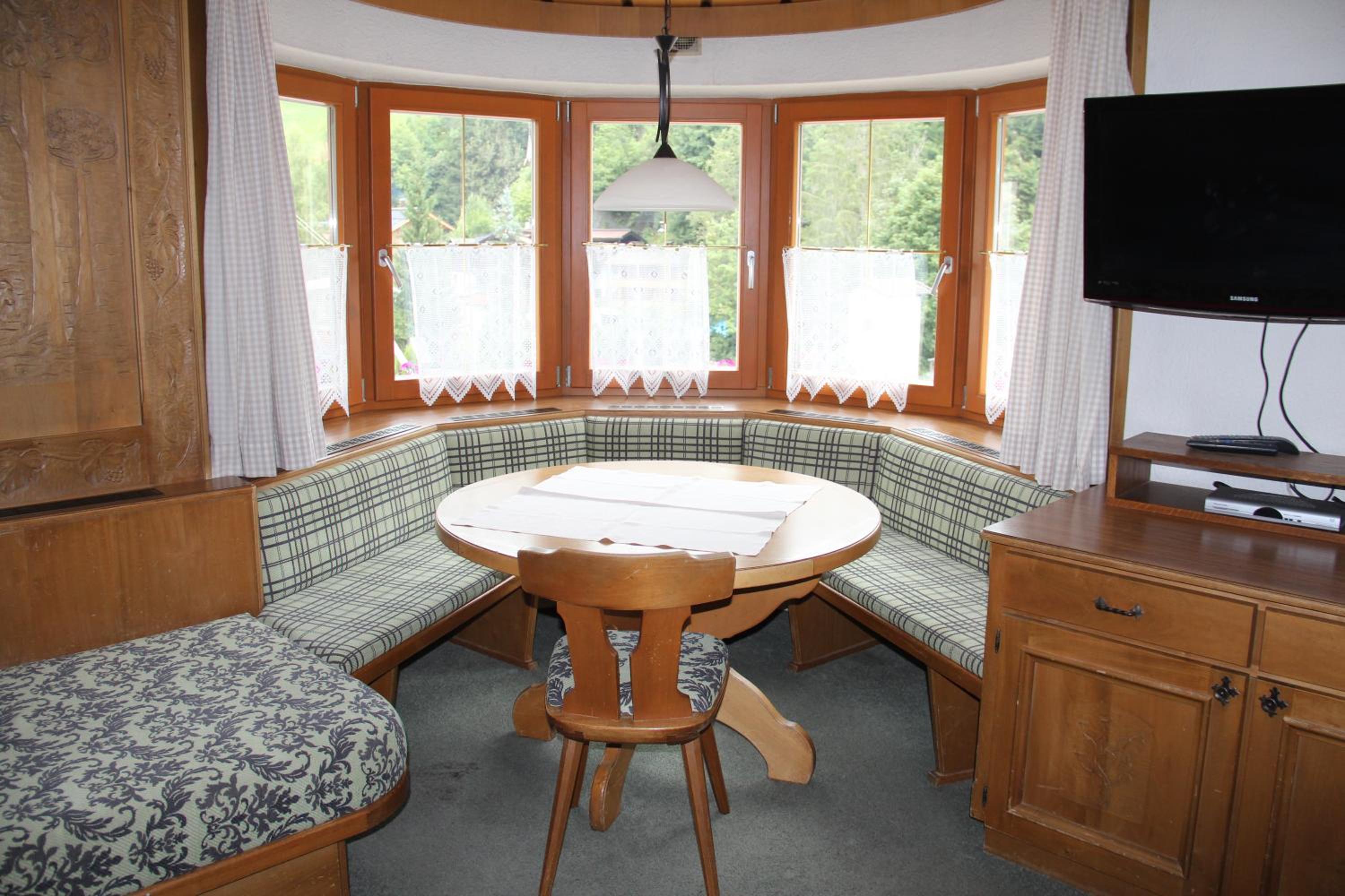 Two-Bedroom Apartment - Photo 2