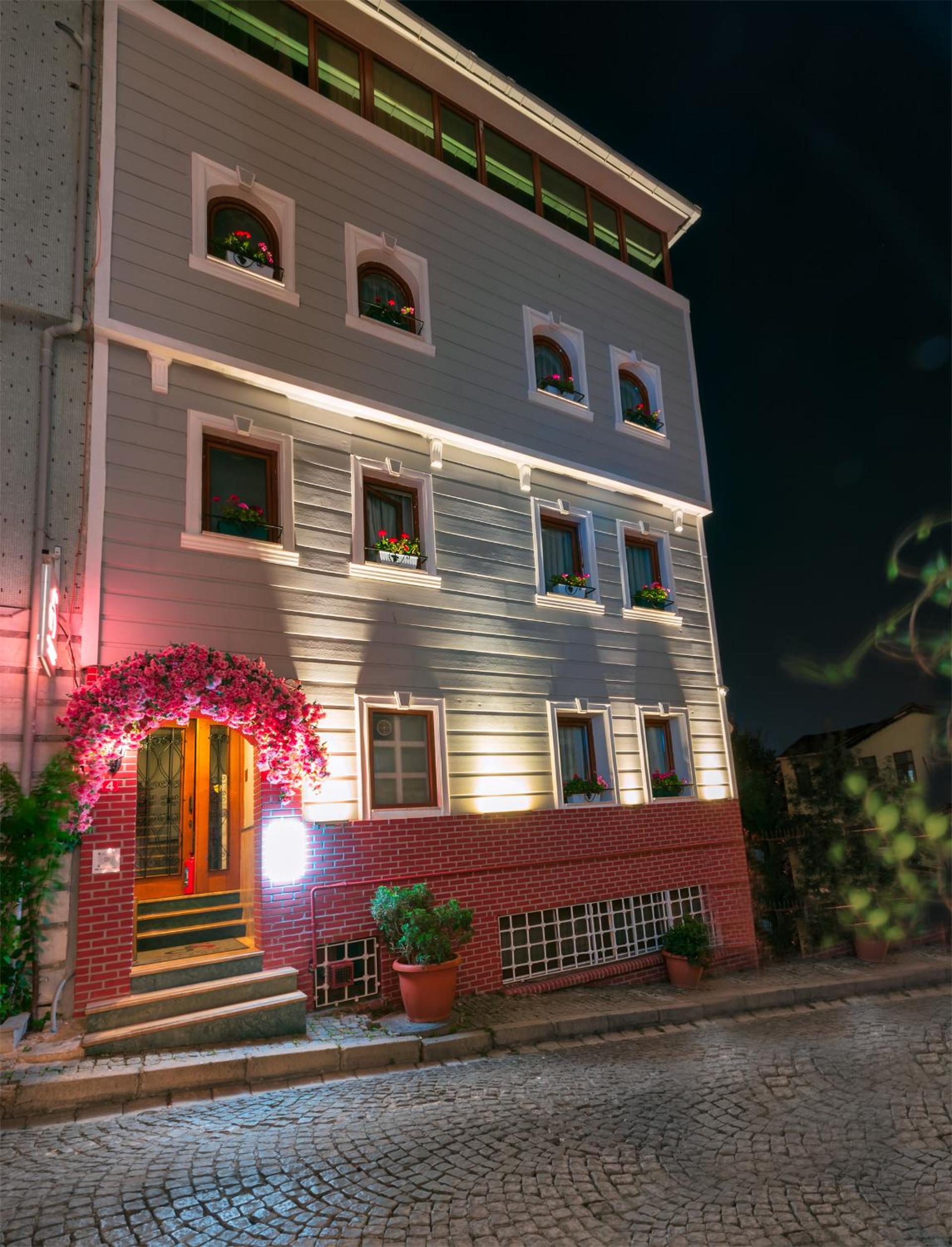 Two-Bedroom Deluxe Apartment with Balcony photo 2