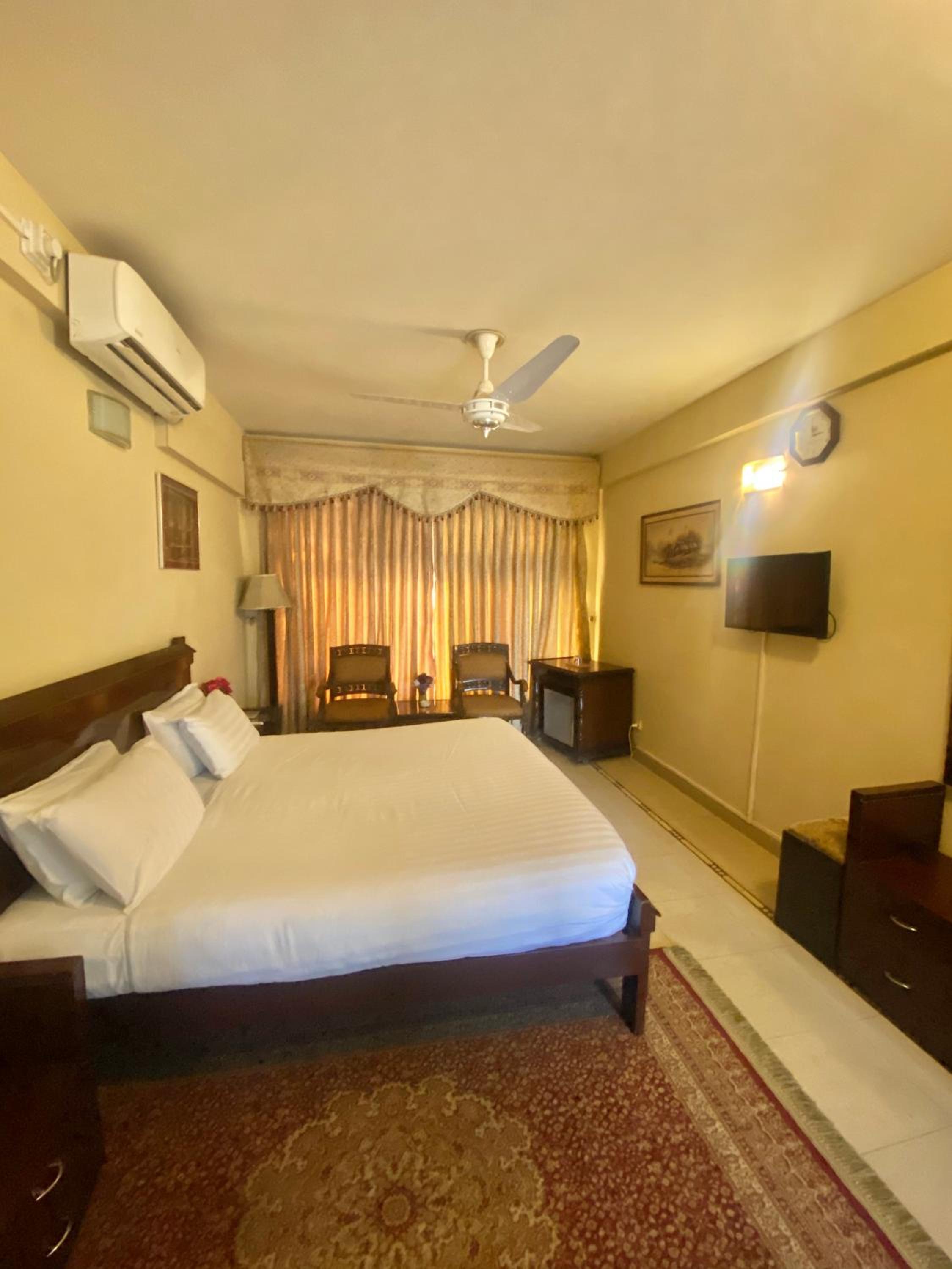 Deluxe King Room