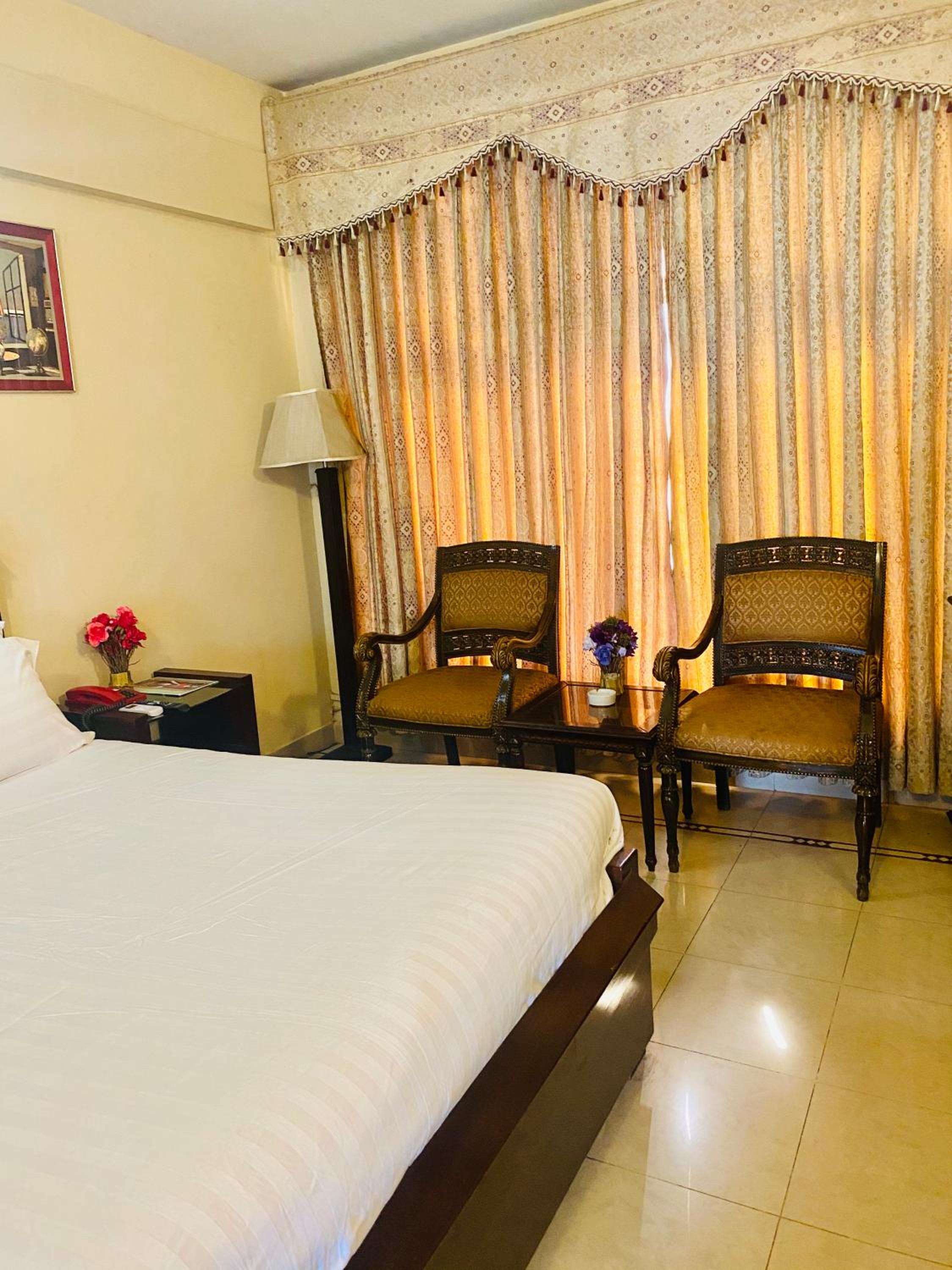 Deluxe King Room photo 2