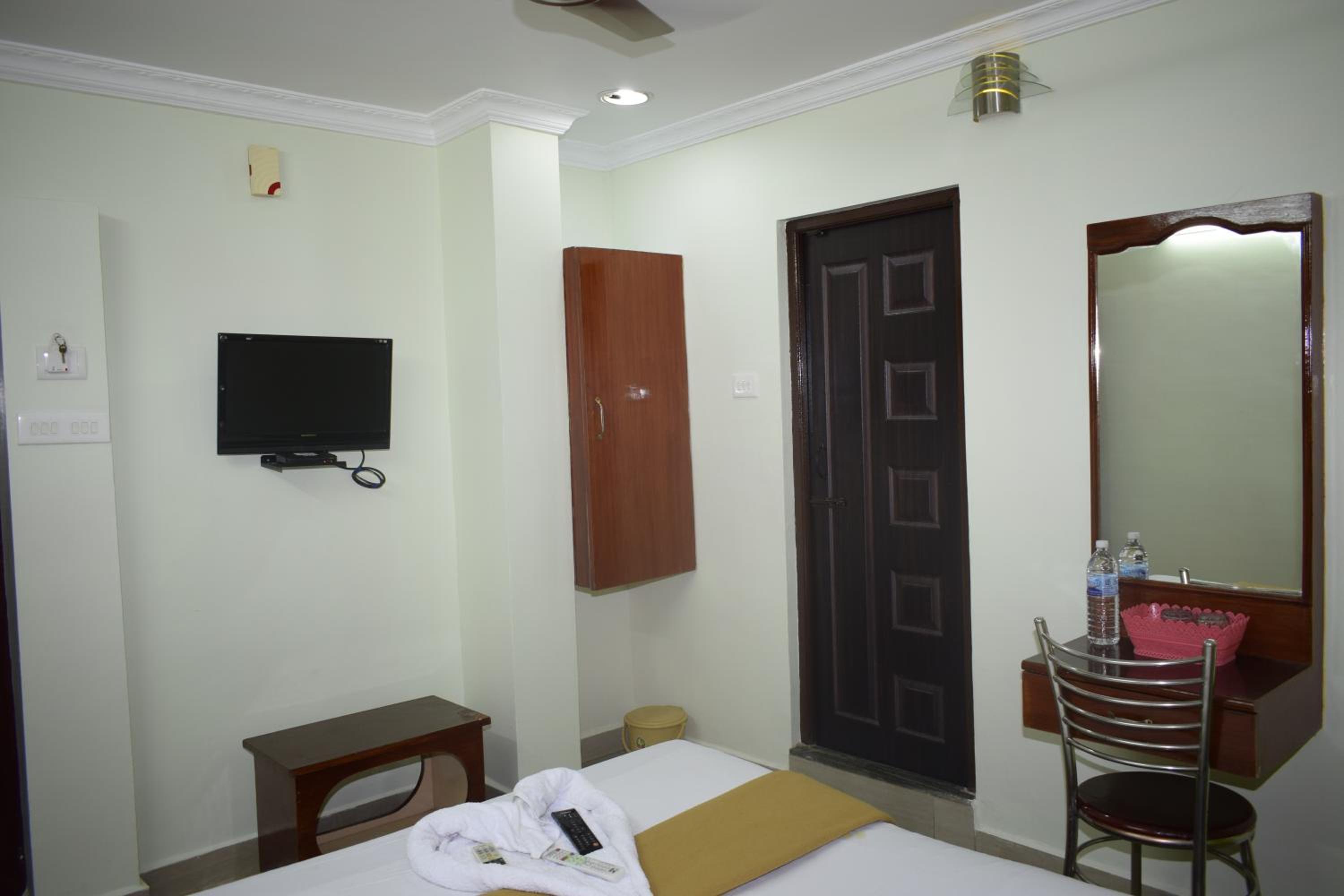 Standard Double Room - Photo 18