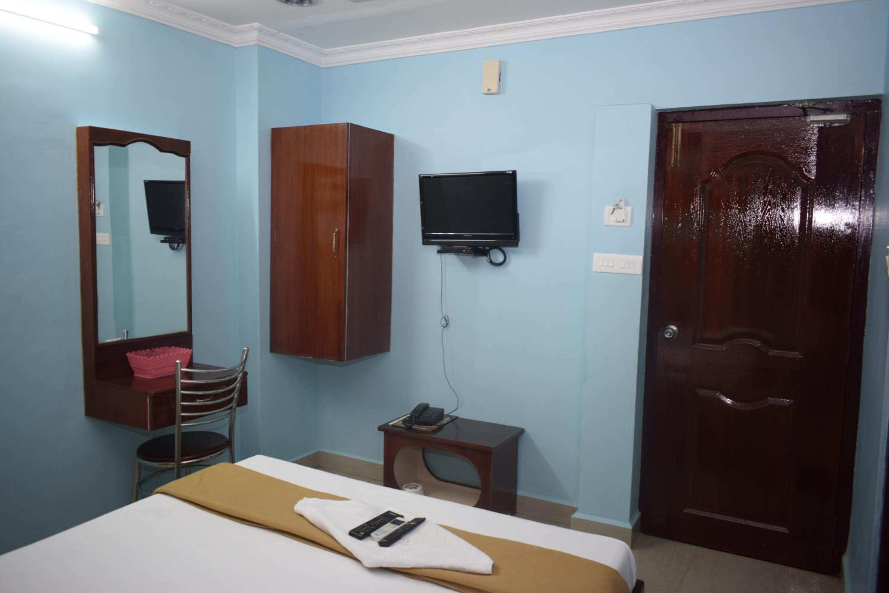 Standard Double Room - Photo 15