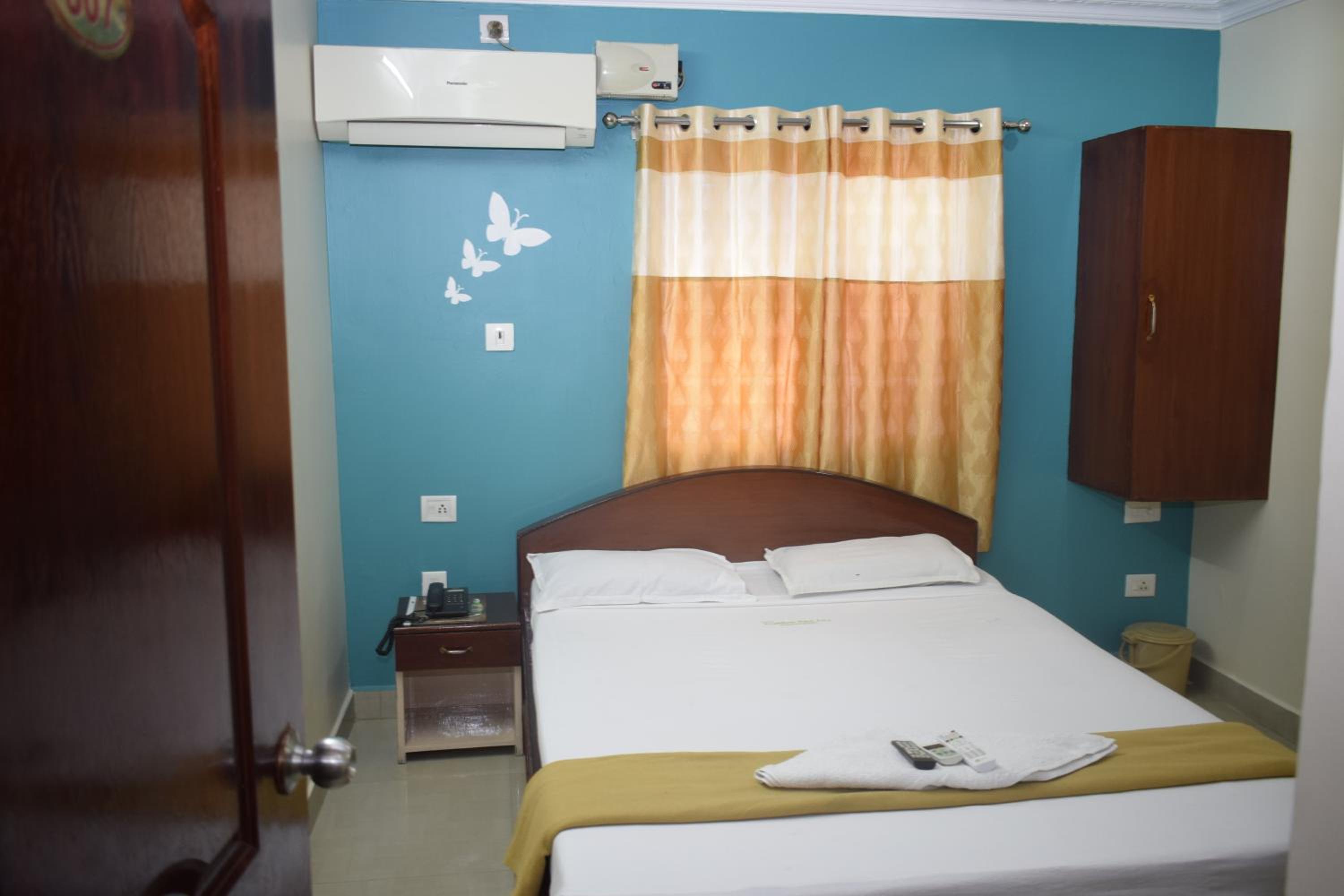 Standard Double Room - Photo 13