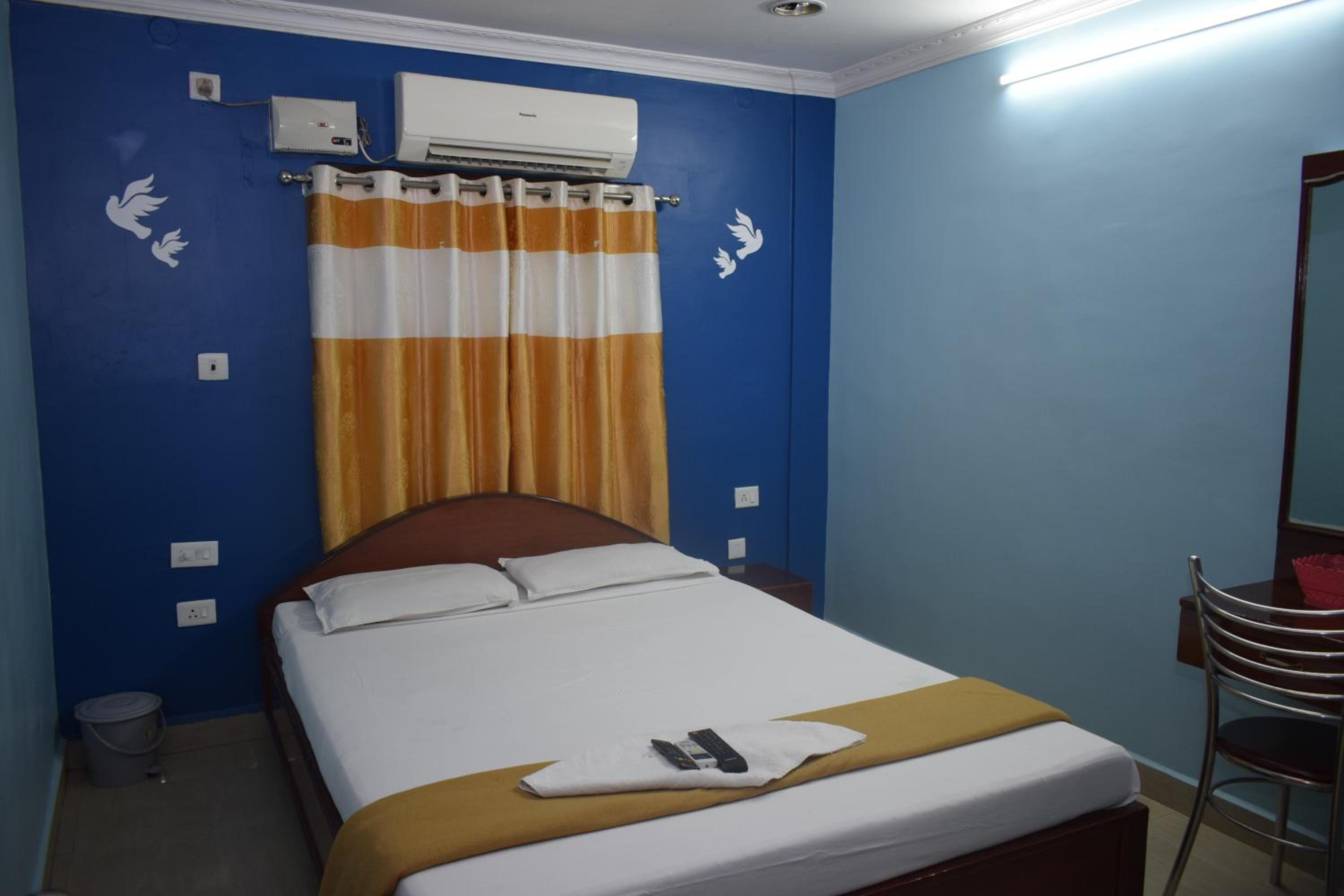 Standard Double Room - Photo 12
