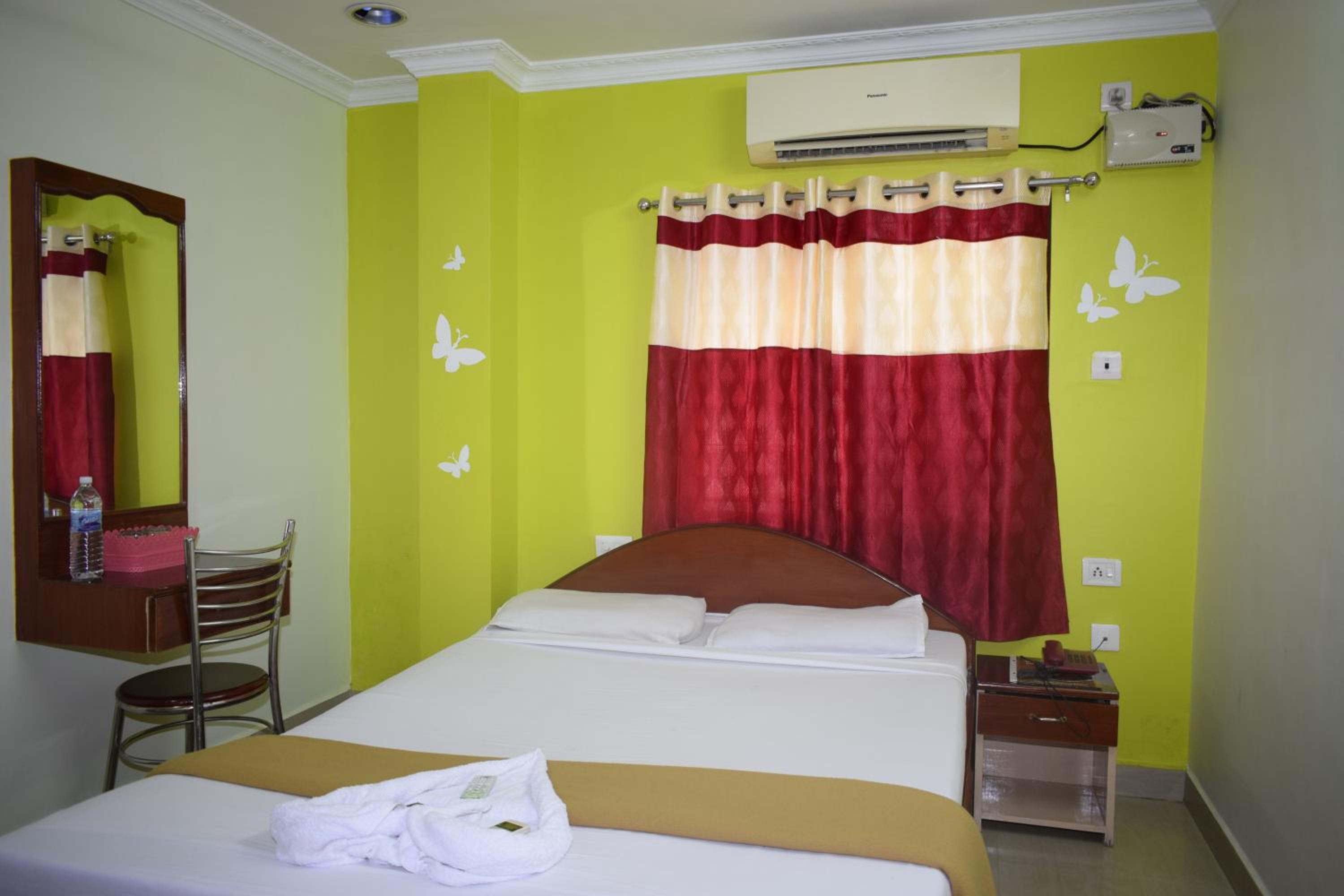 Standard Double Room - Photo 11