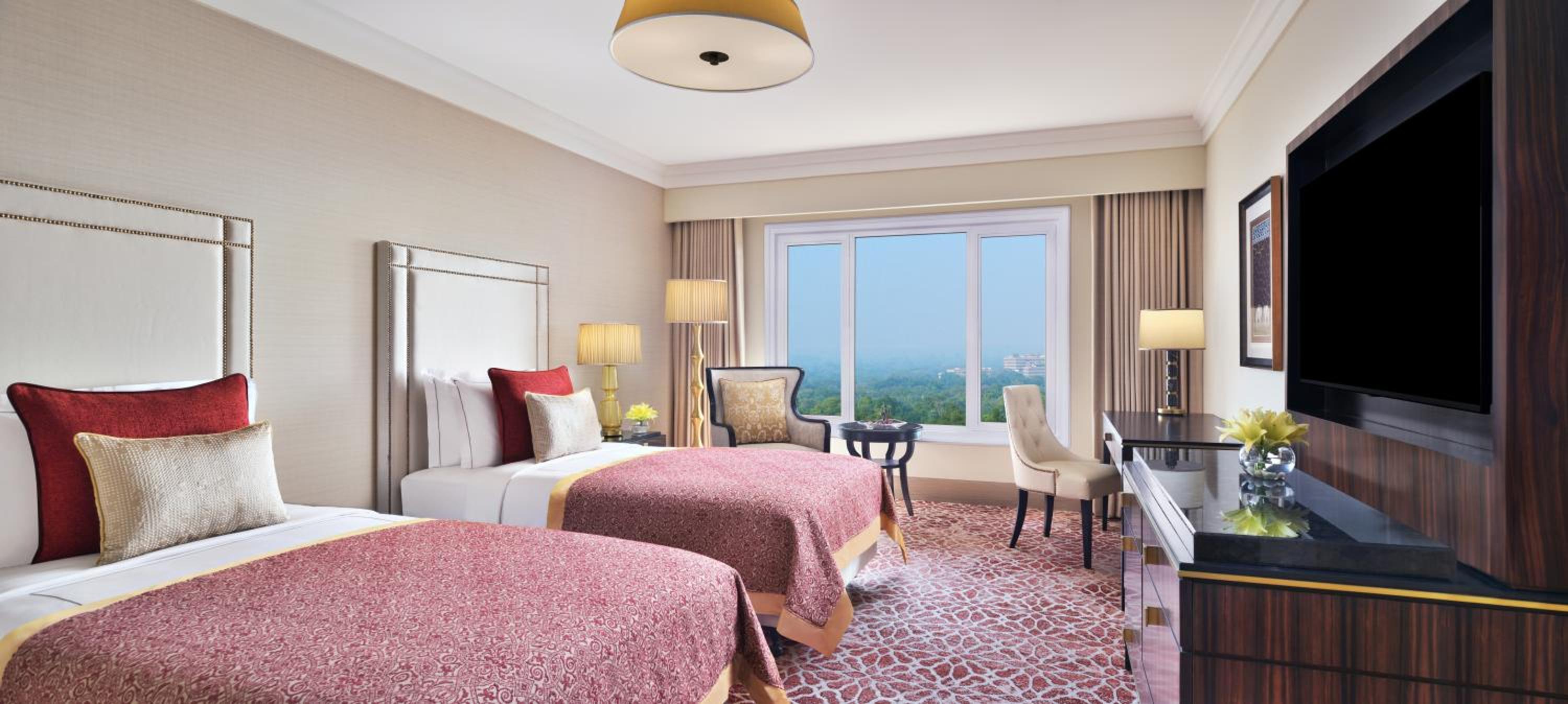 Luxury Room City View Twin - Photo 3