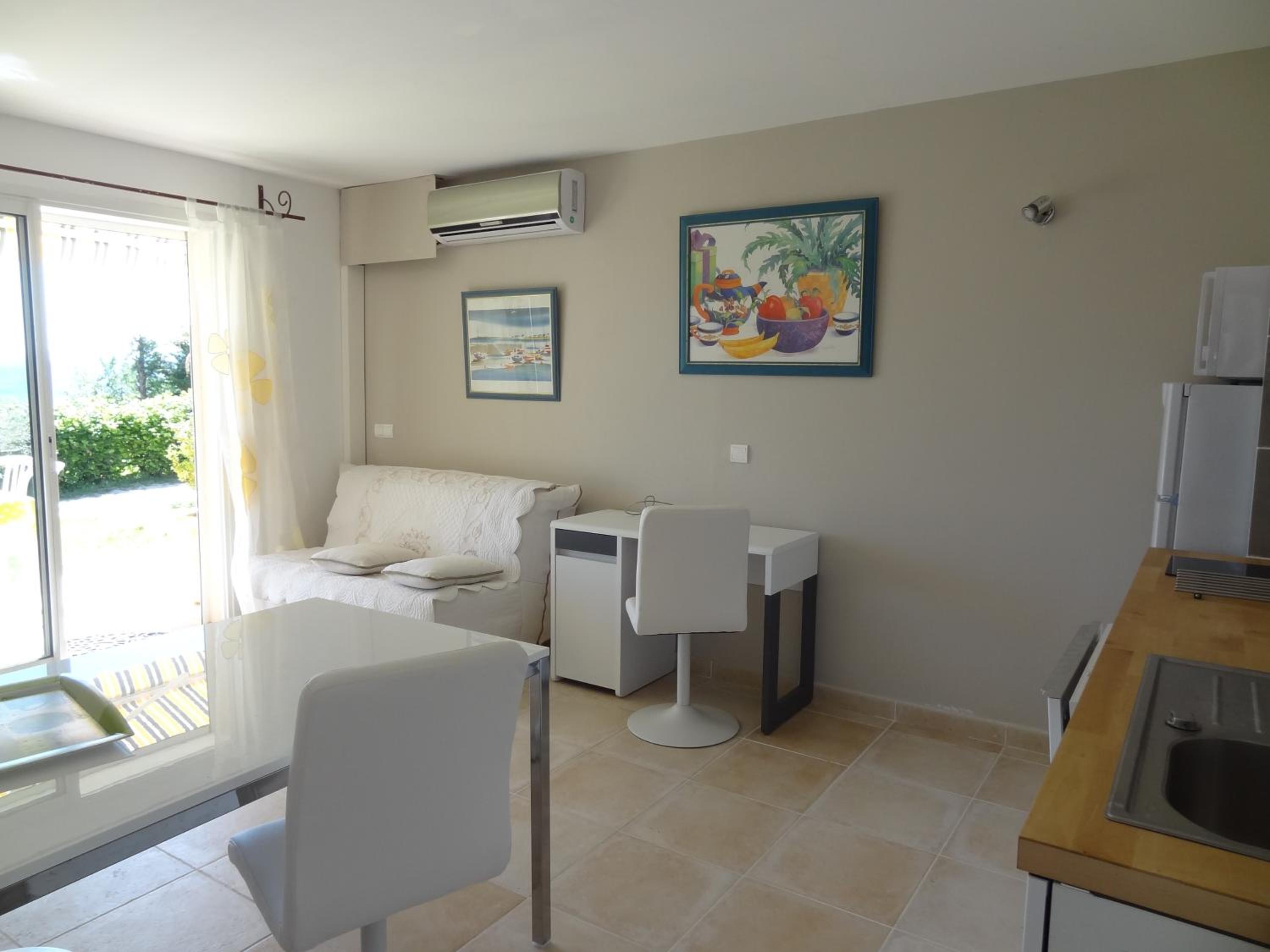 Apartment with Terrace 2 photo 3