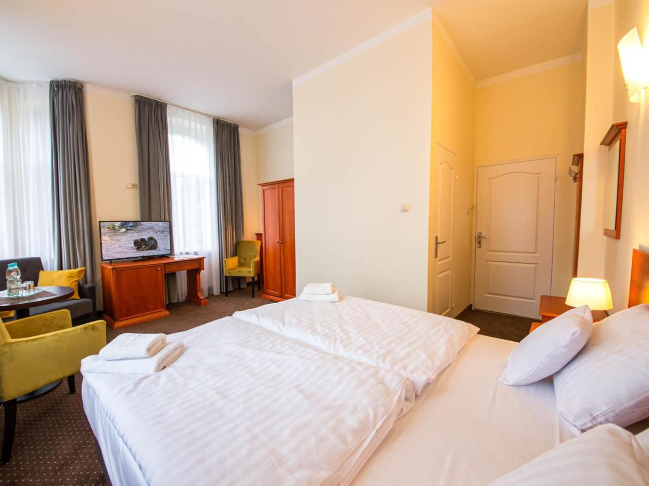 Deluxe Double or Twin Room - Photo 5