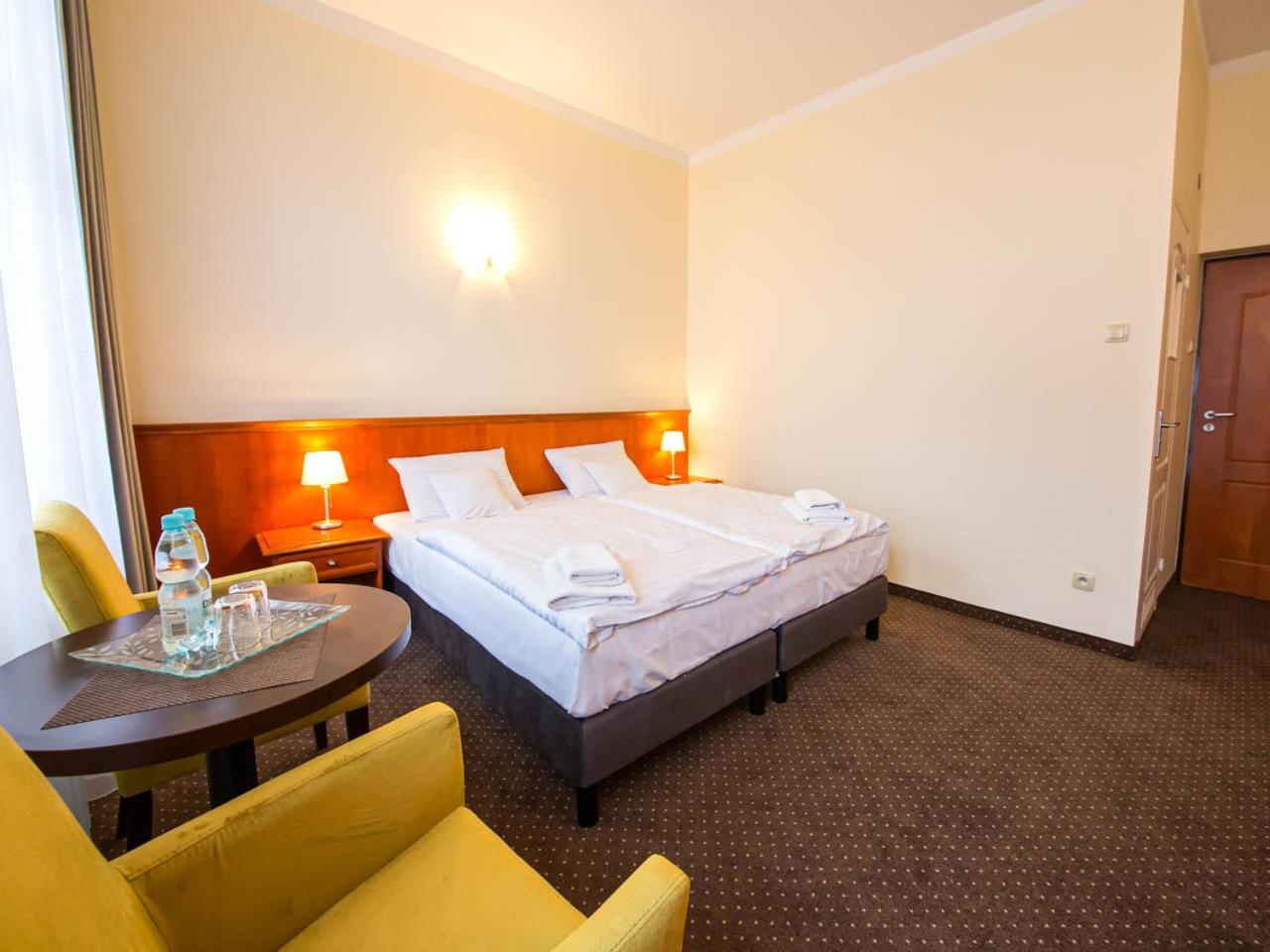 Deluxe Double or Twin Room - Photo 12