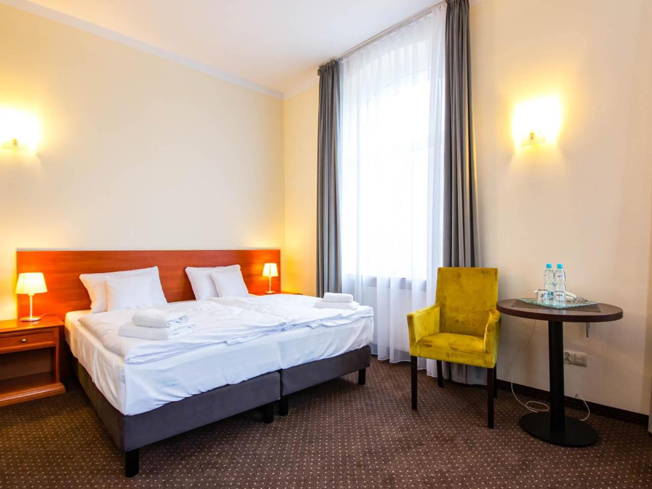 Deluxe Double or Twin Room - Photo 7