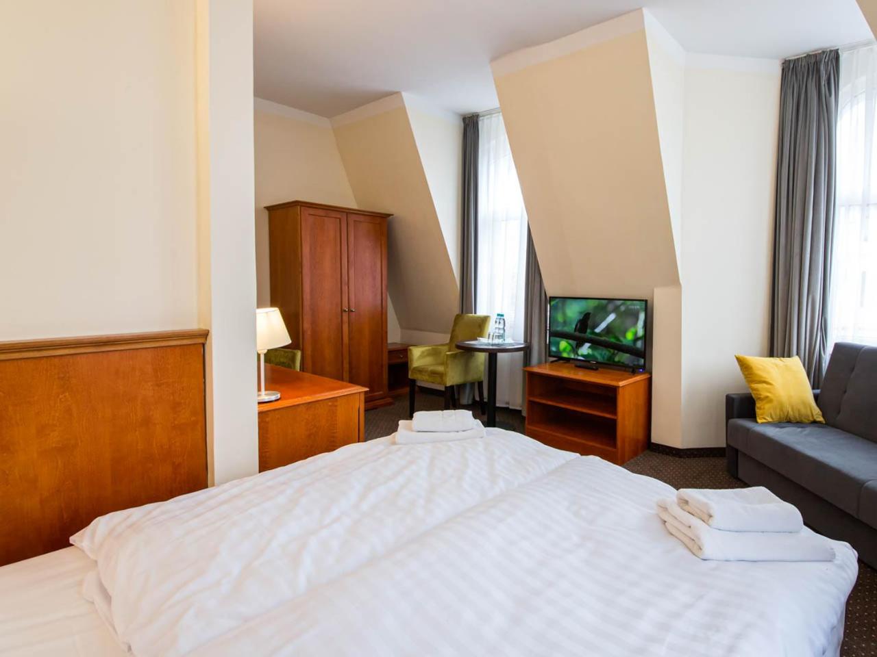 Deluxe Double or Twin Room - Photo 2