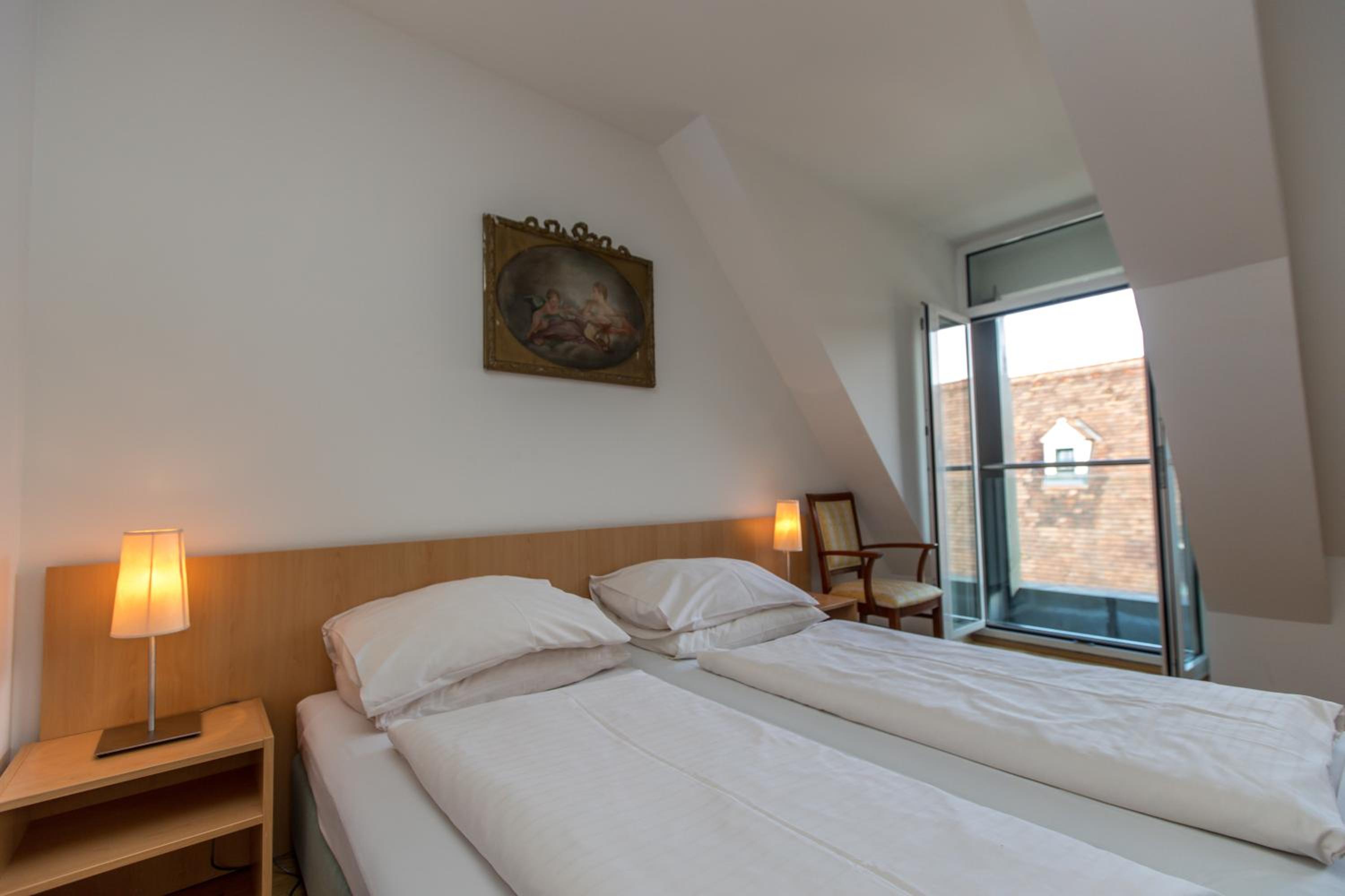 Double Room thumbnail 6