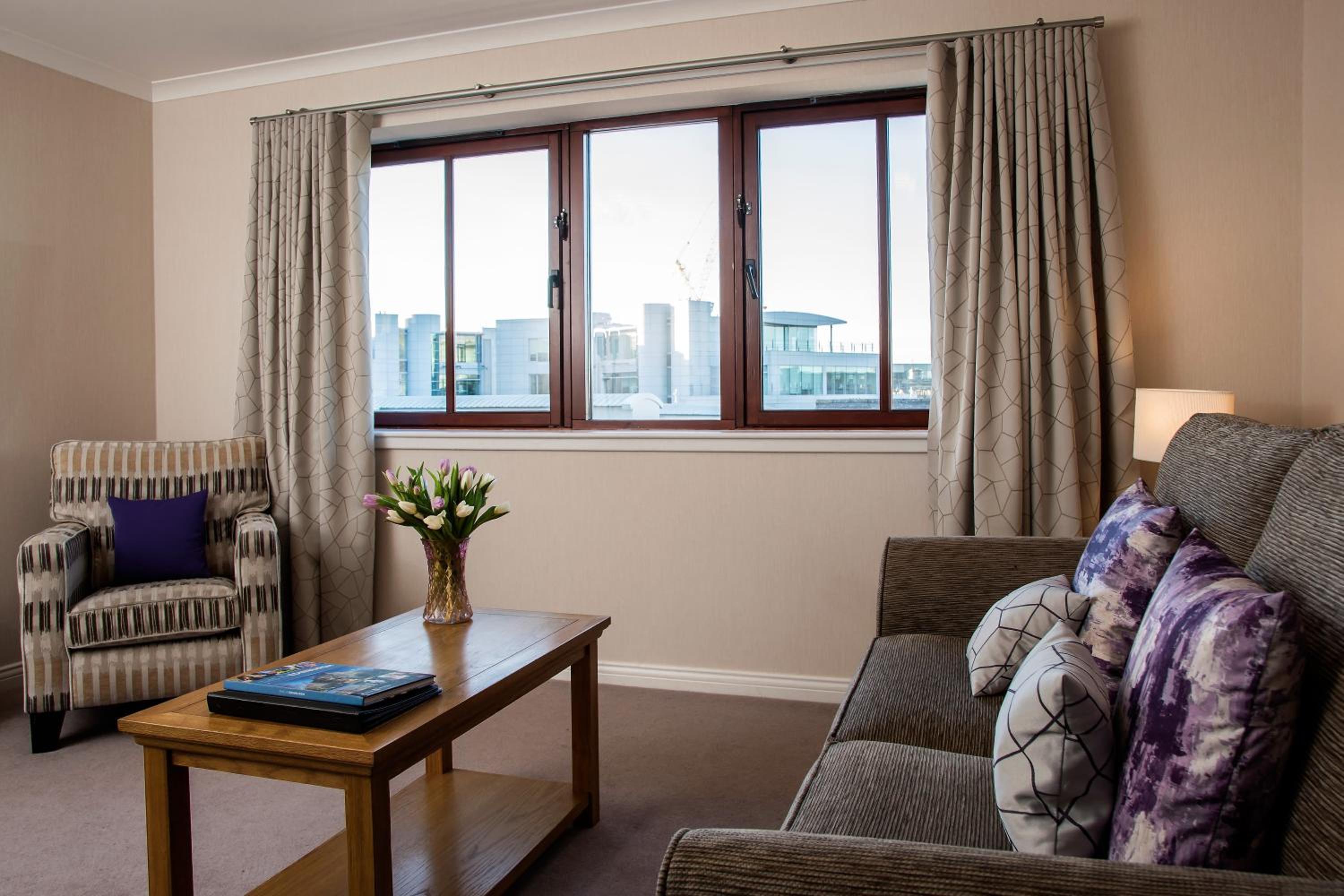 Comfort Two Bedroom Apartment - Photo 6