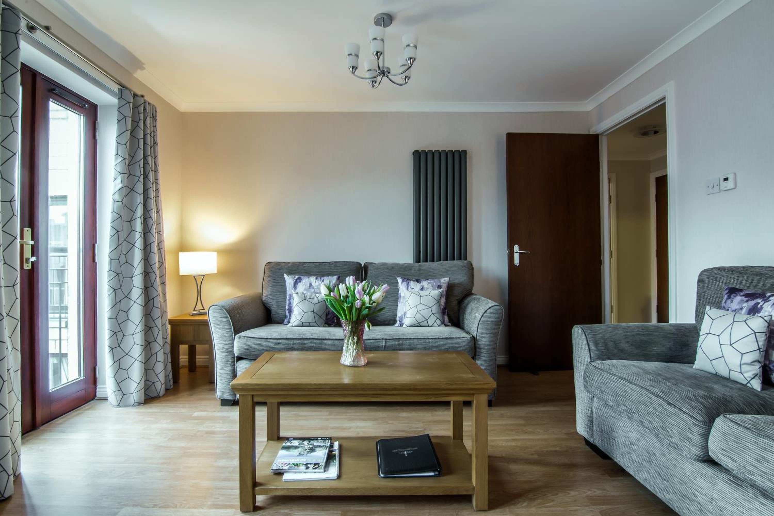 Comfort Two Bedroom Apartment - Photo 4