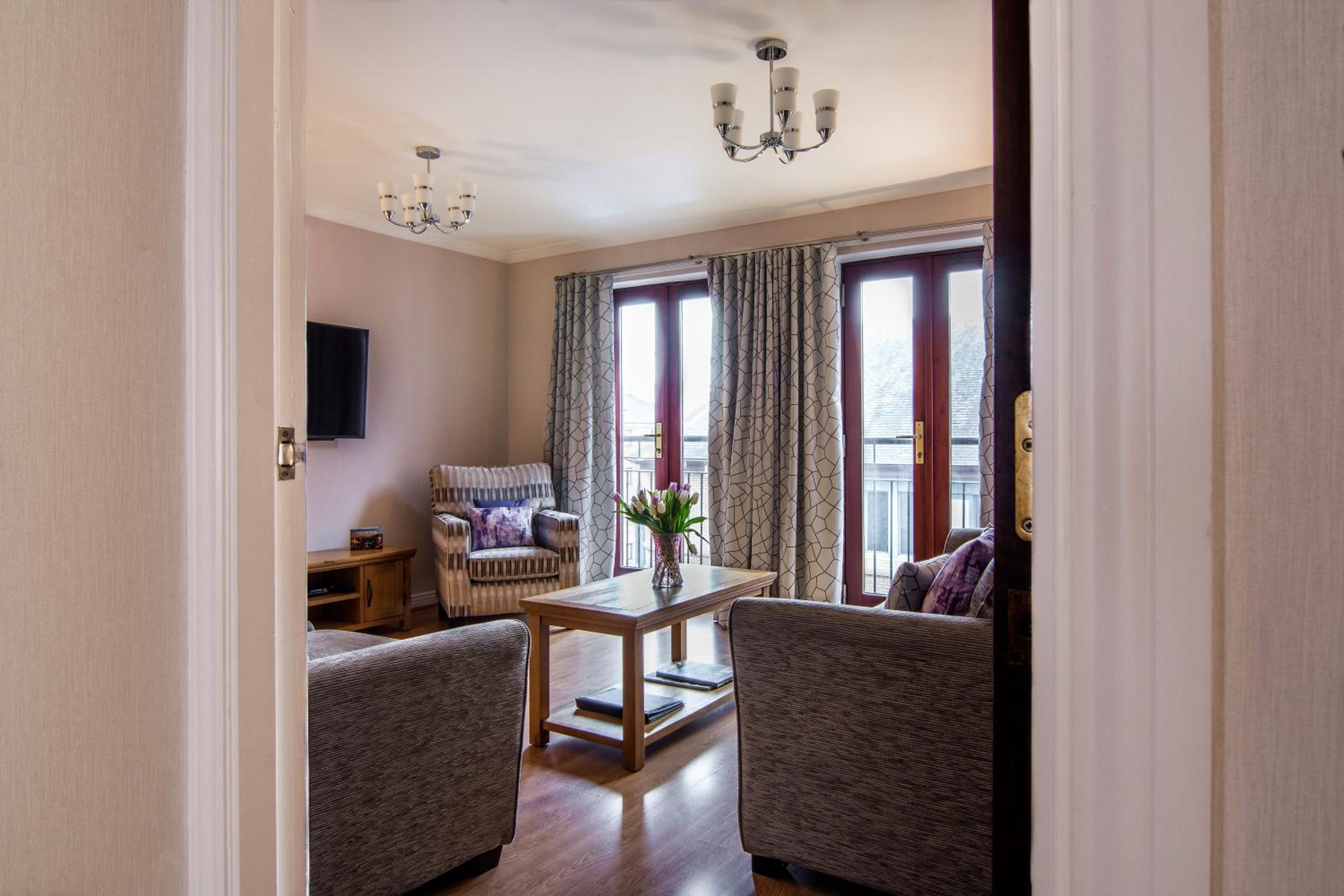 Comfort Two Bedroom Apartment - Photo 9