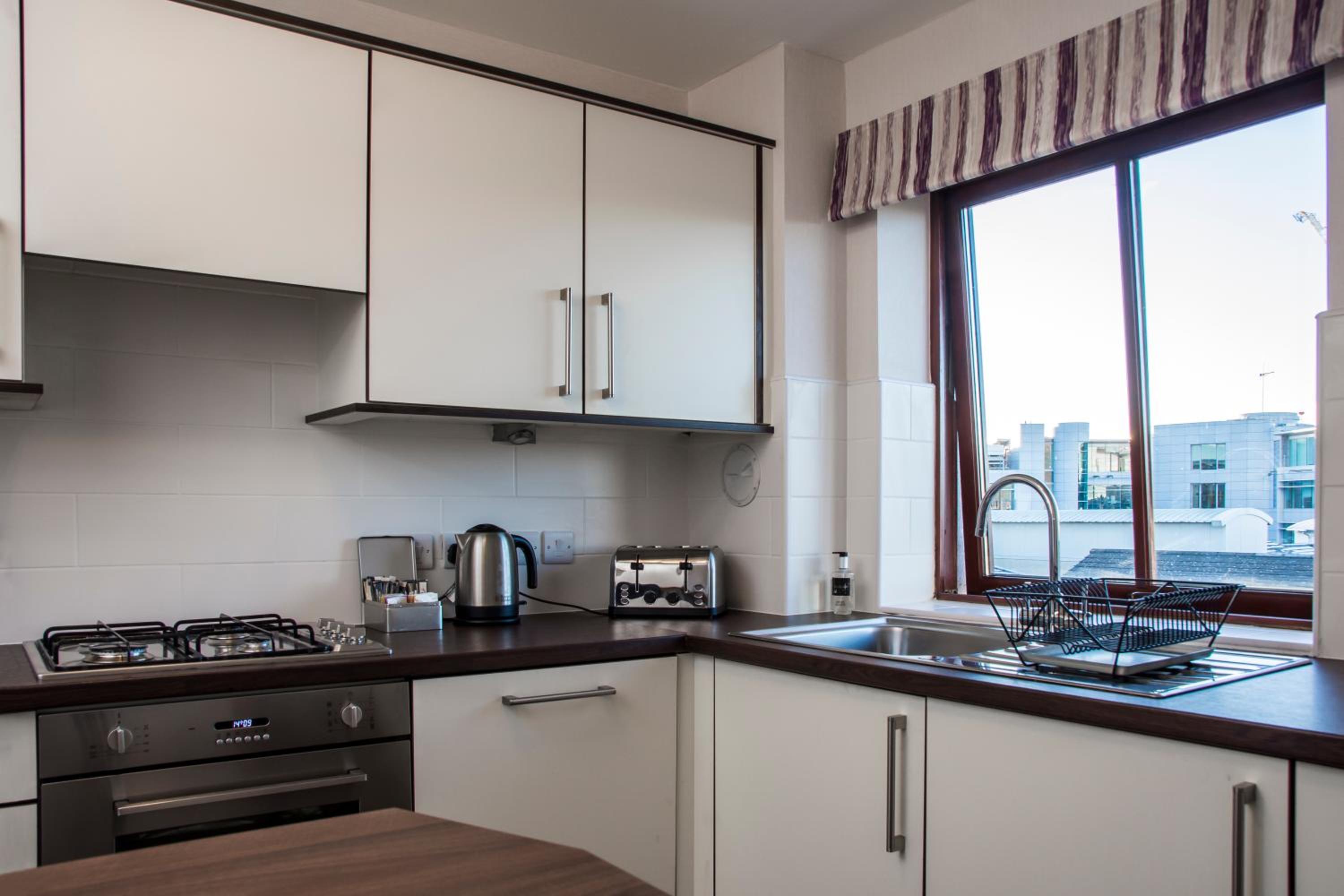 Comfort Two Bedroom Apartment - Photo 17