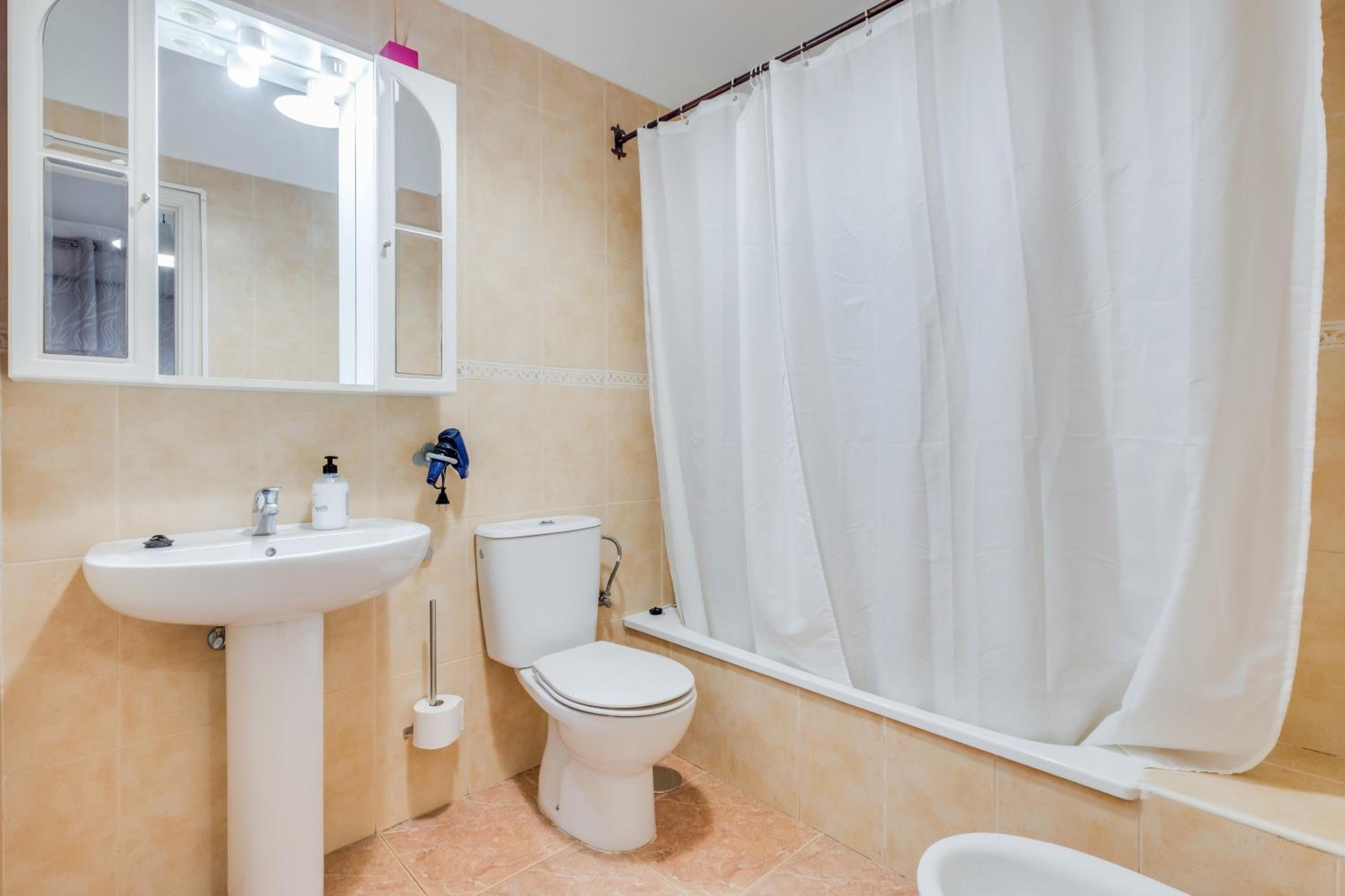 Three-Bedroom Premium Apartment with Balcony photo 3