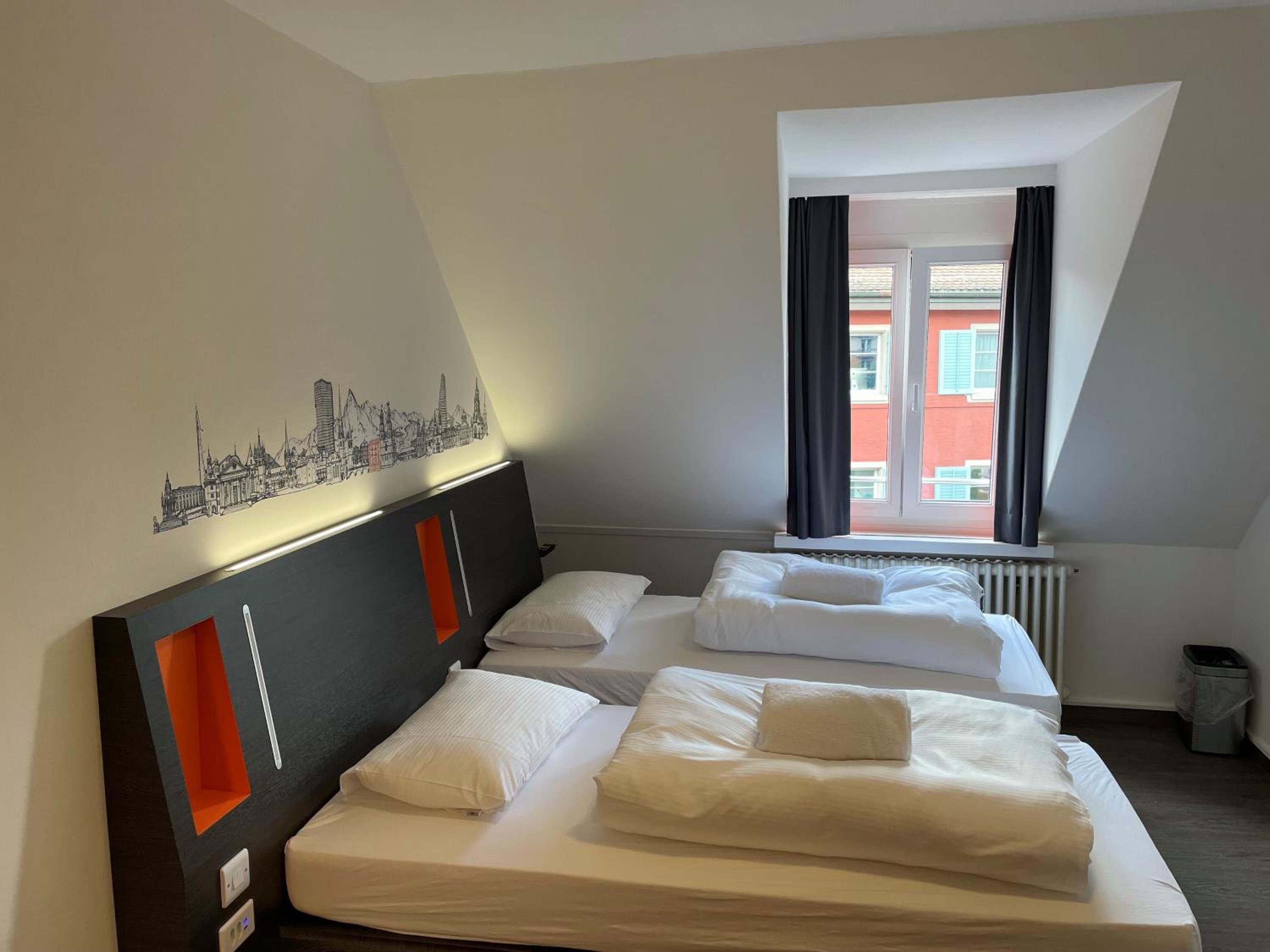 Twin Room - Photo 1