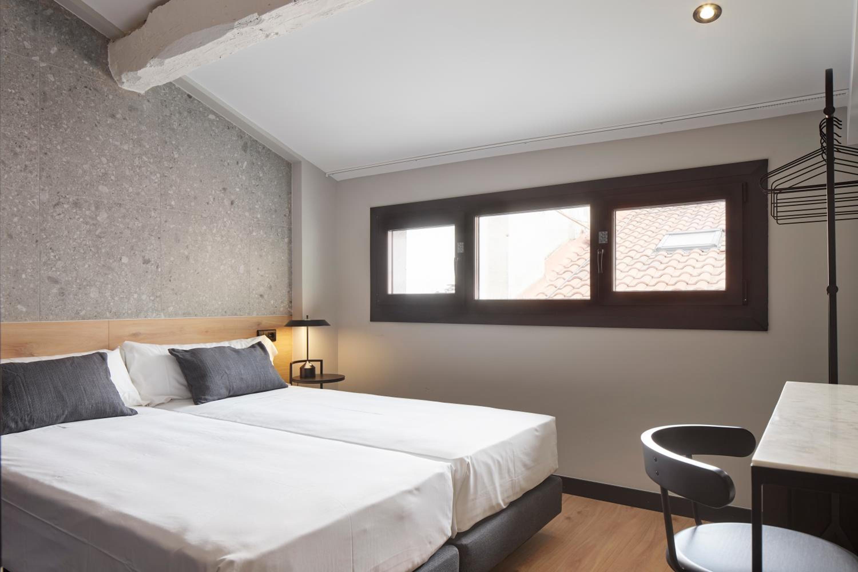 Twin Room - Attic - Photo 5