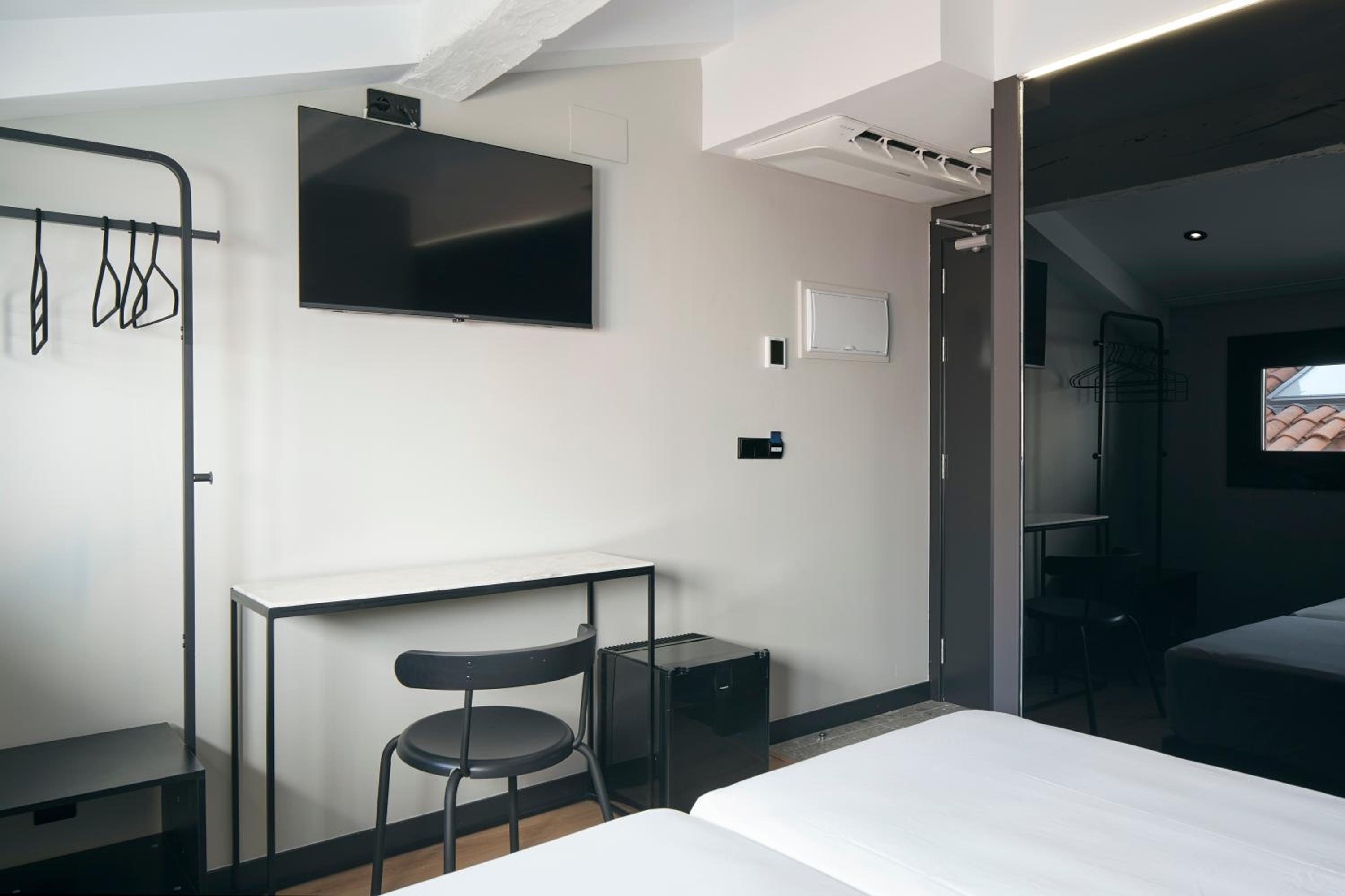 Twin Room - Attic - Photo 1
