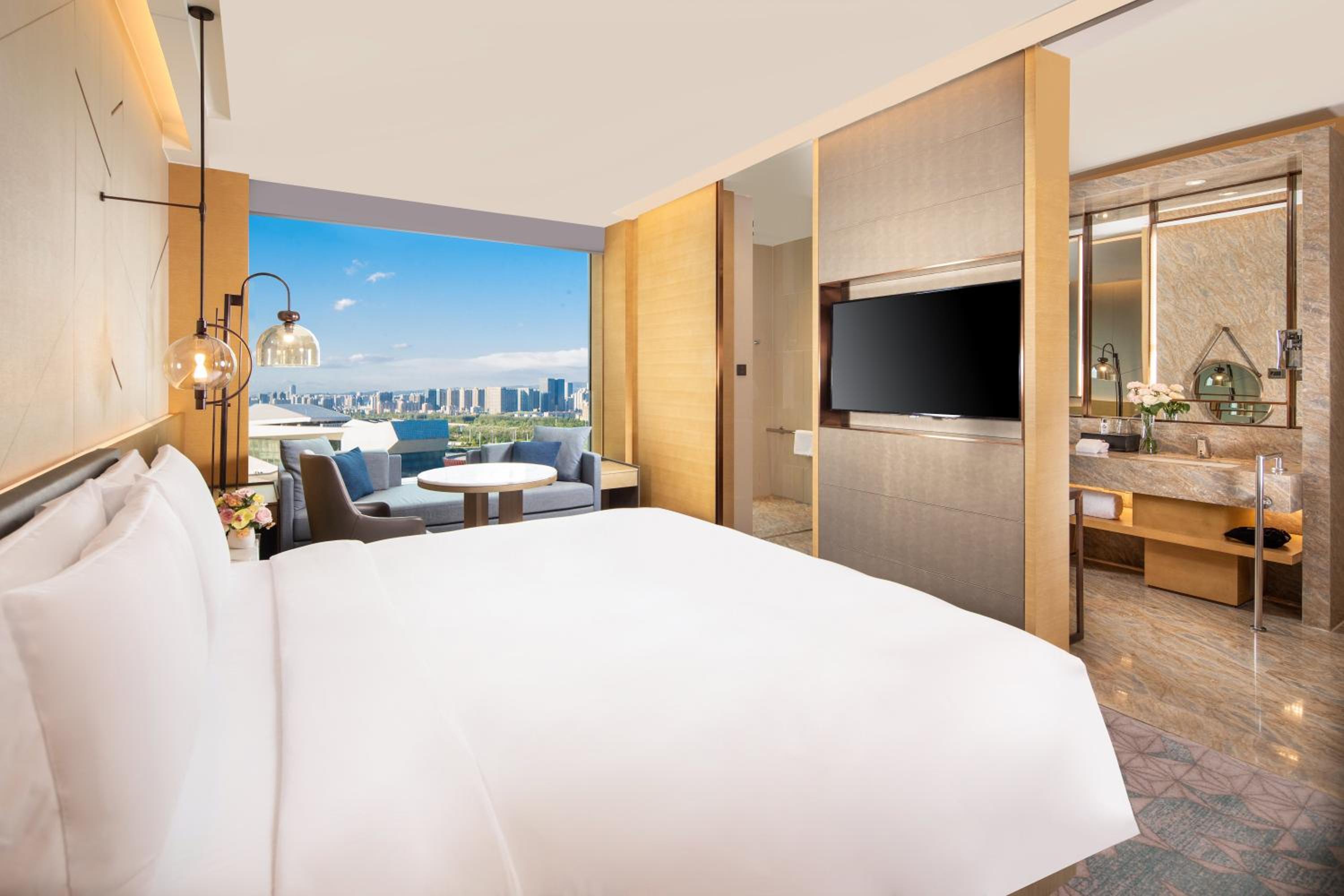 Classic King Room - High Floor photo 1