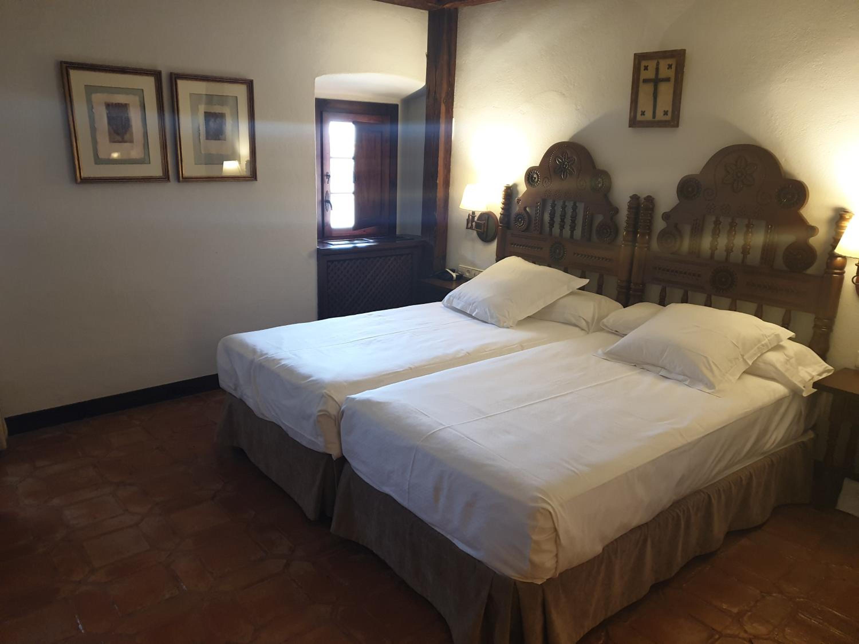 Standard Double Room (2 Adults + 1 Child) - Photo 2