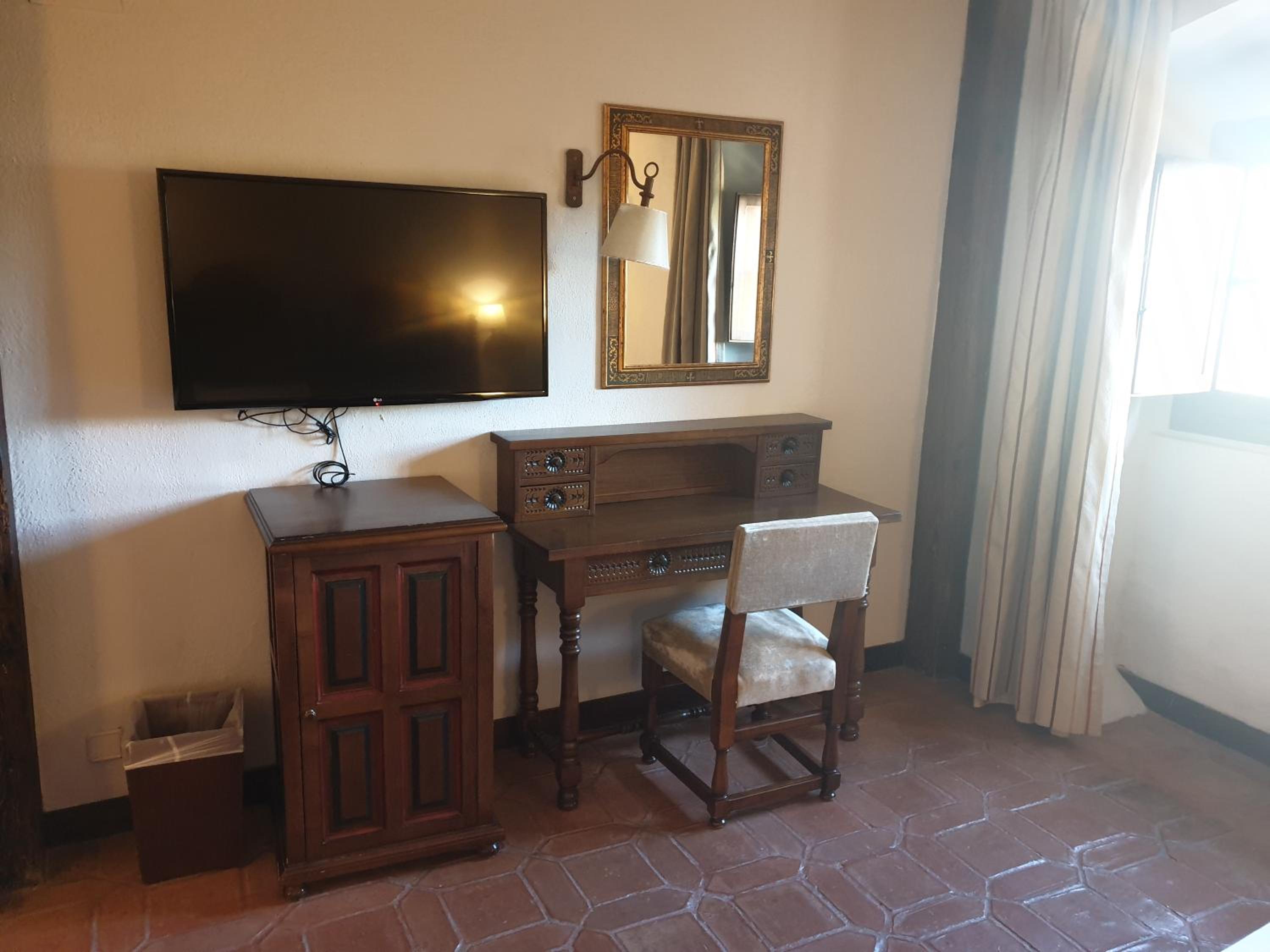 Standard Double Room (2 Adults + 1 Child) - Photo 7