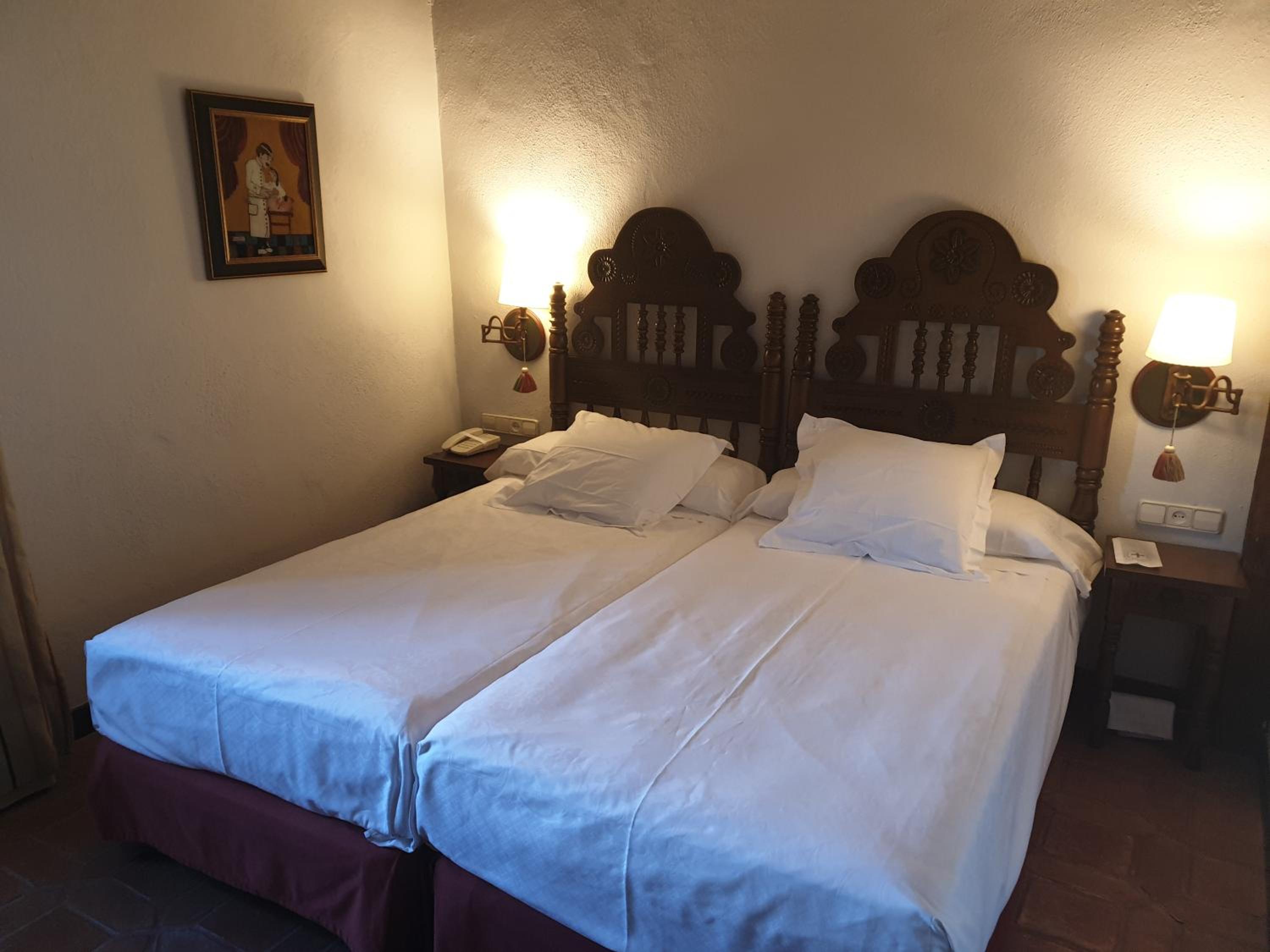Standard Double Room (2 Adults + 1 Child) - Photo 1