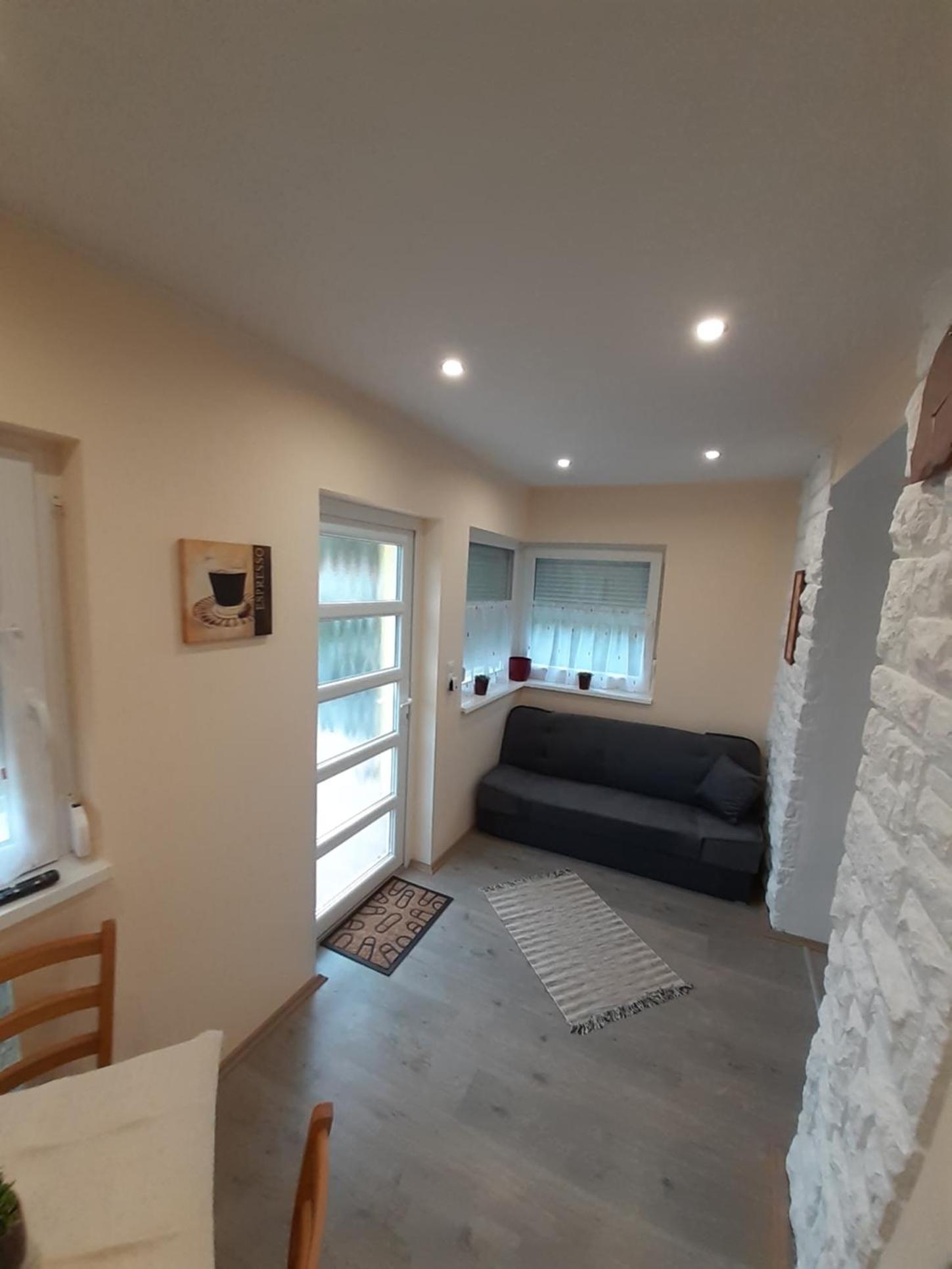 One-Bedroom House photo 1