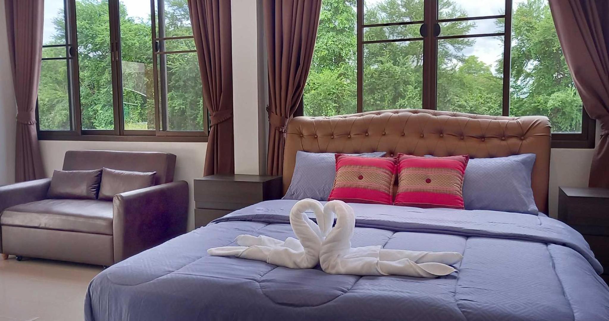 King Room with Pool View - Photo 9